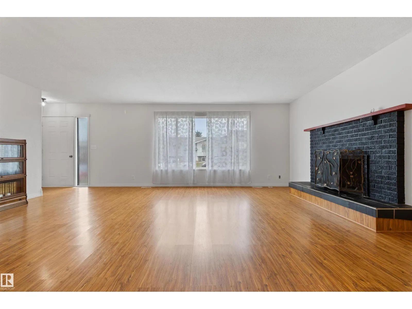 5223 44 AVE