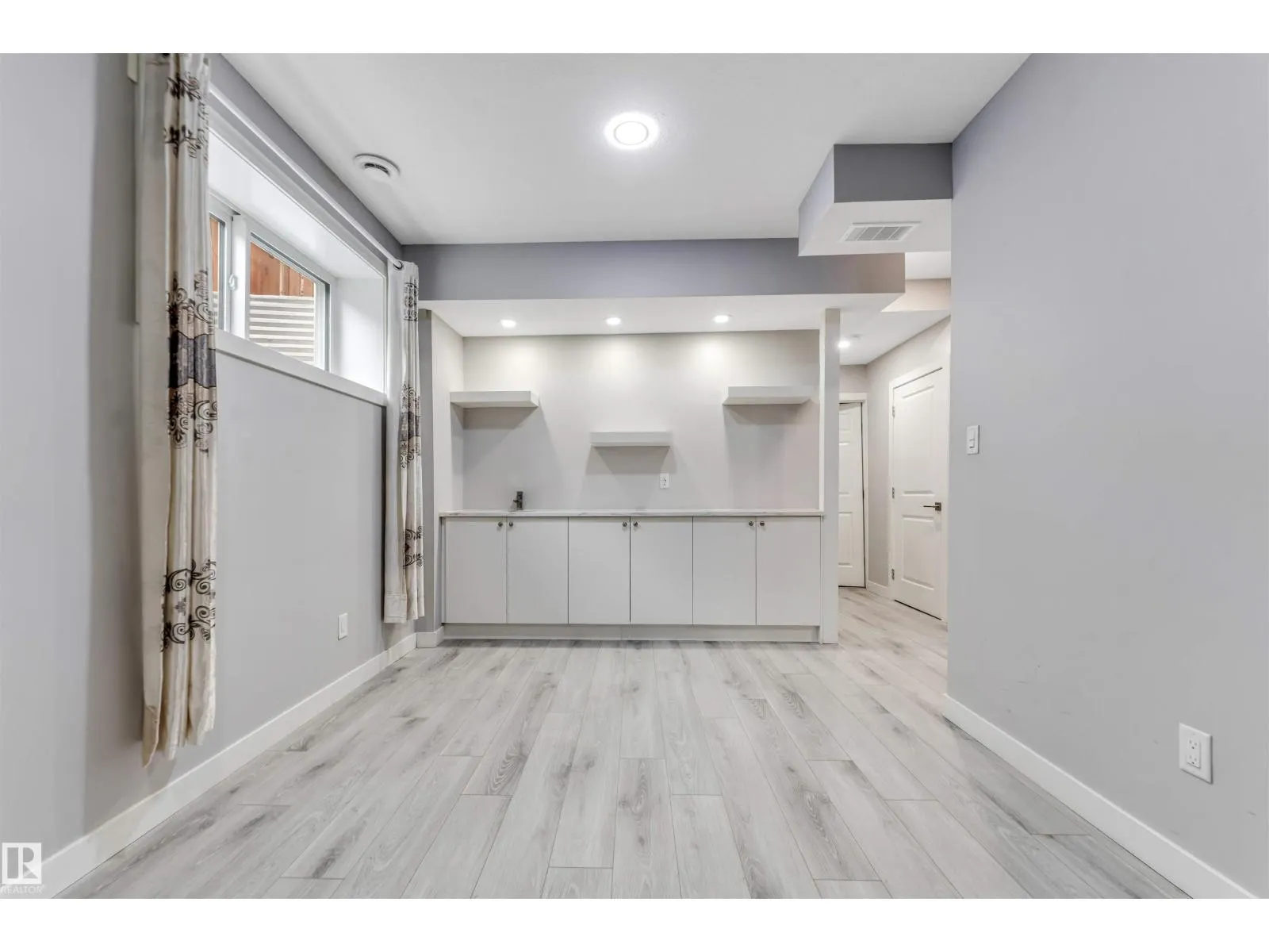 4816 37 ST