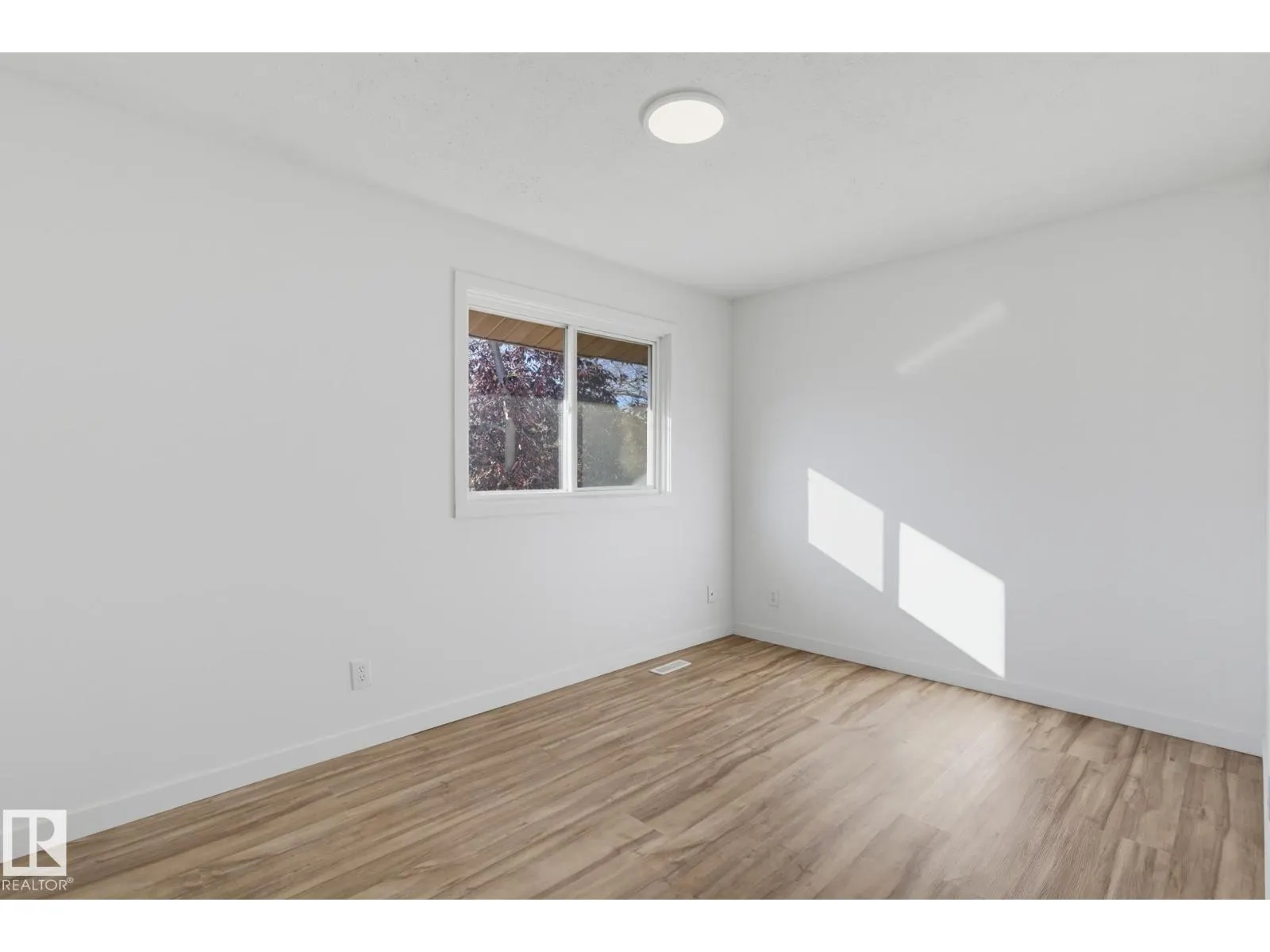 133 WOODSTOCK NW