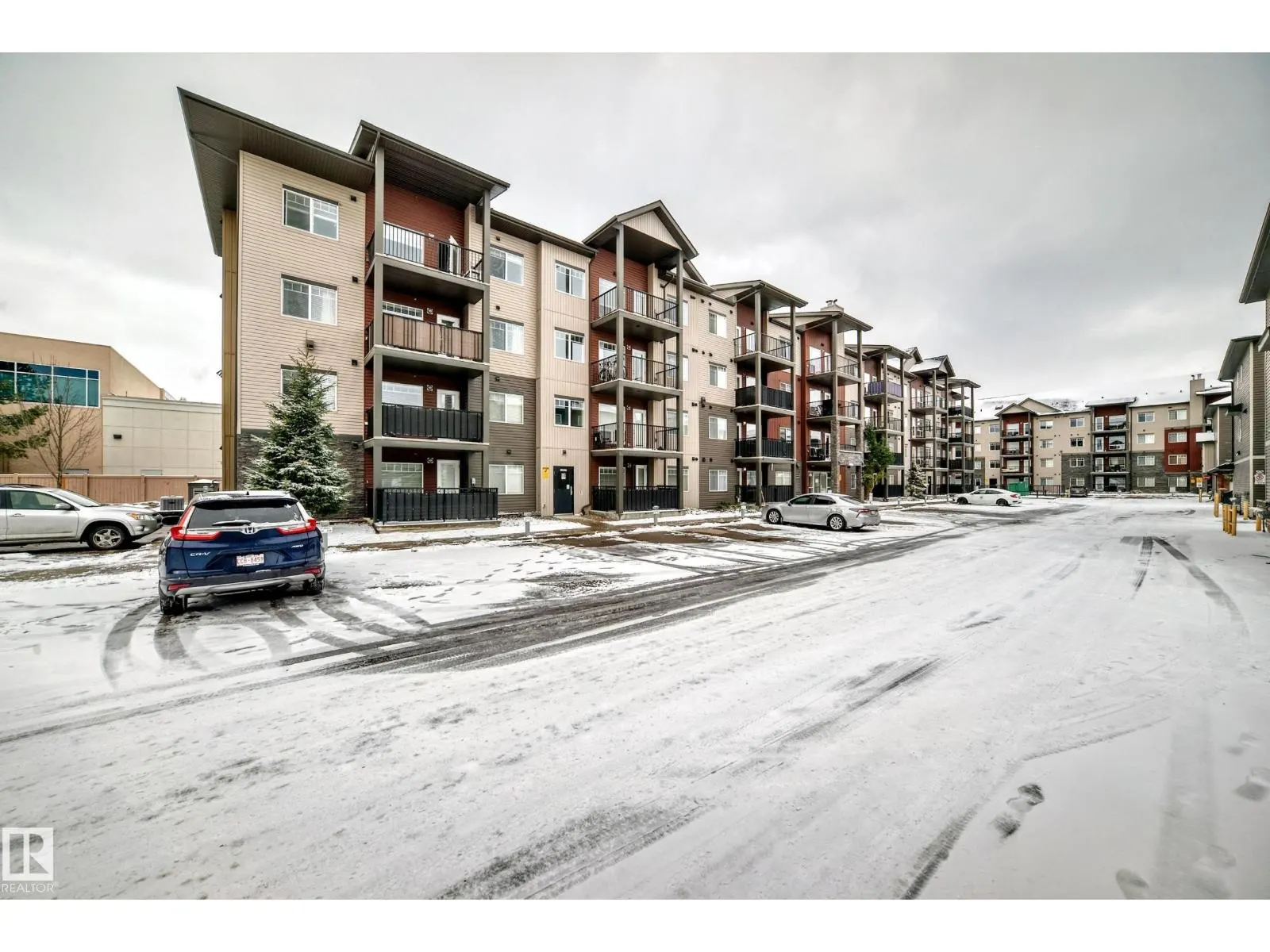 #403 9519 160 AV NW