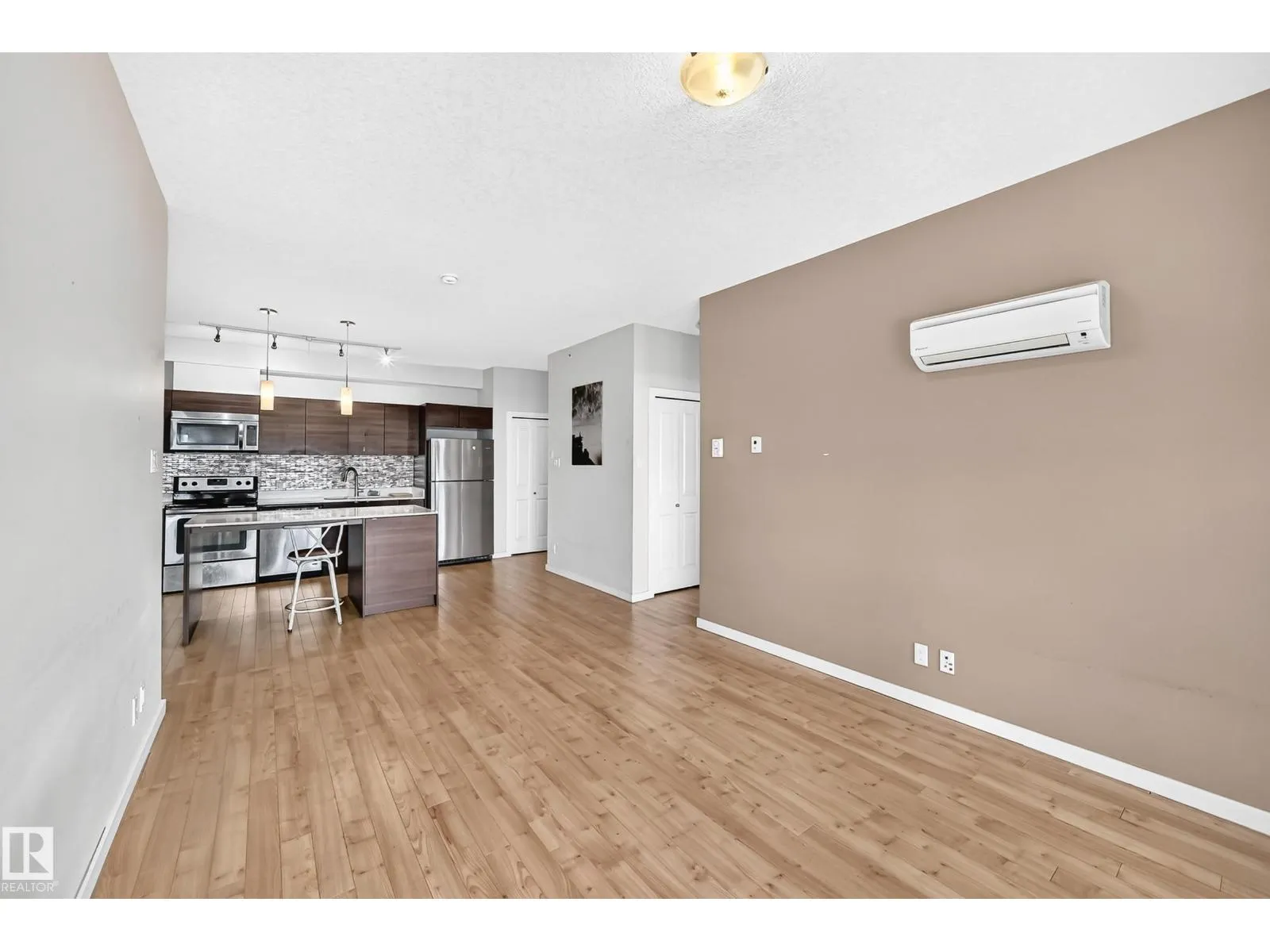 #403 9519 160 AV NW