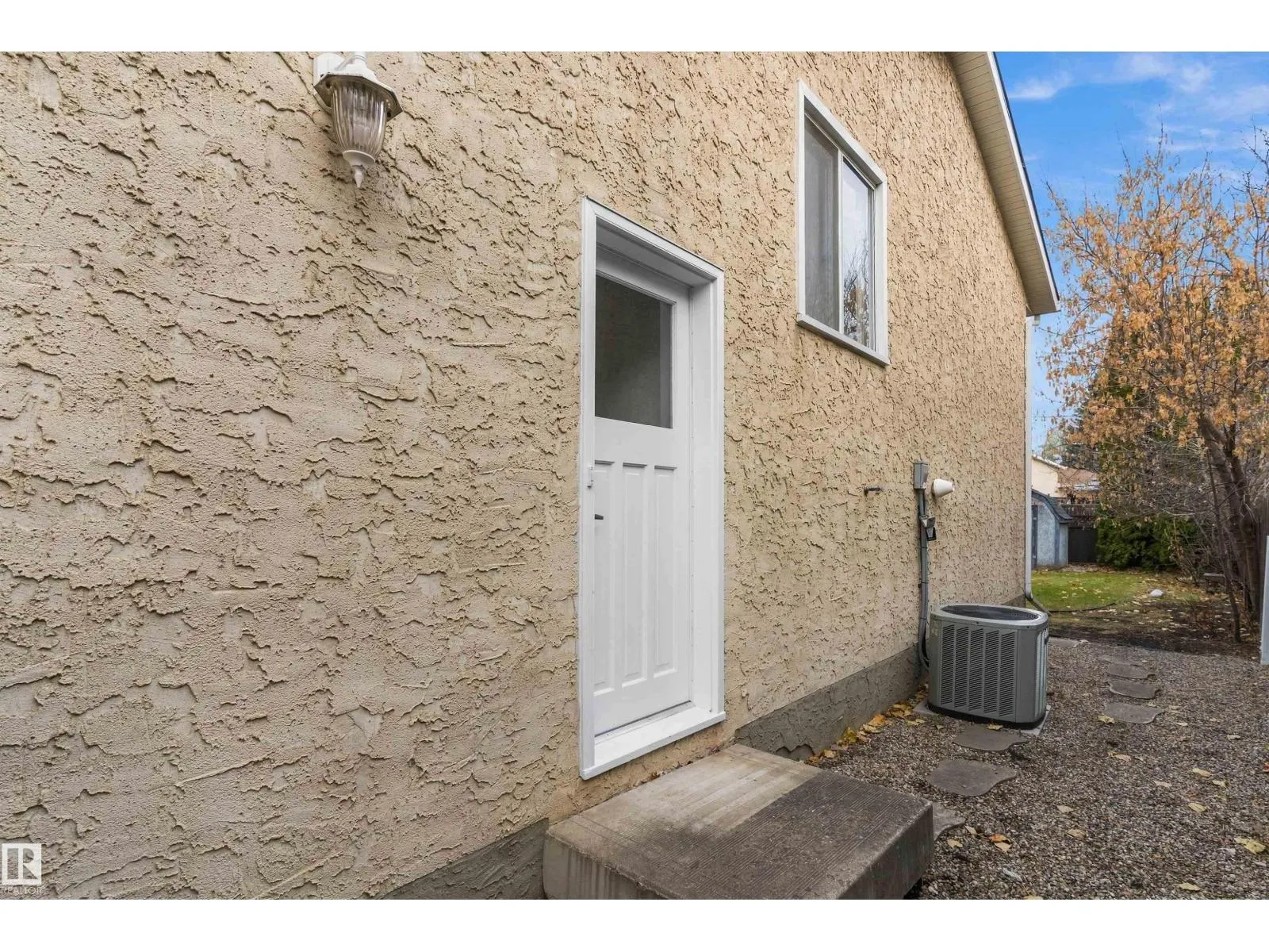 3816 41 AV NW