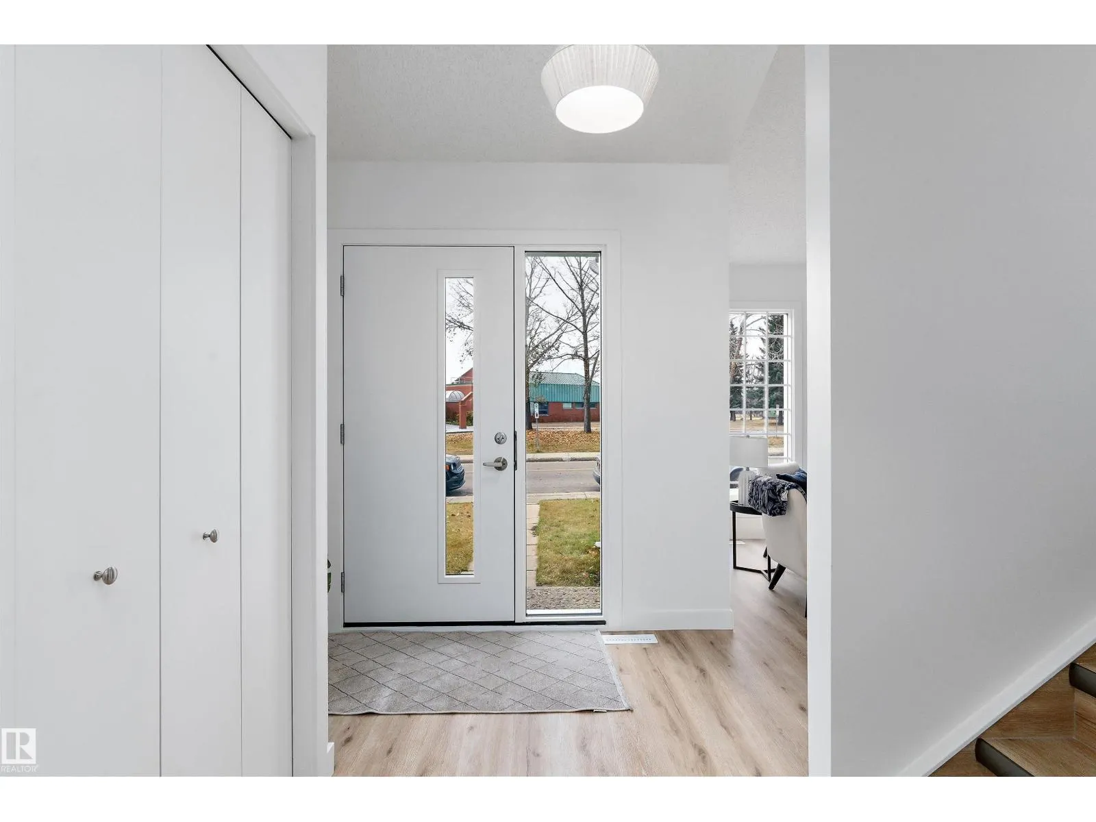 3816 41 AV NW
