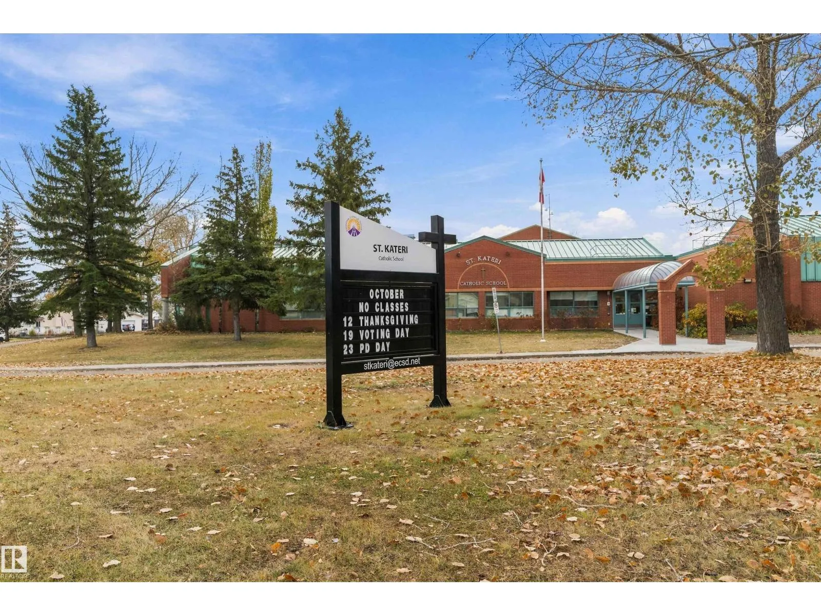 3816 41 AV NW