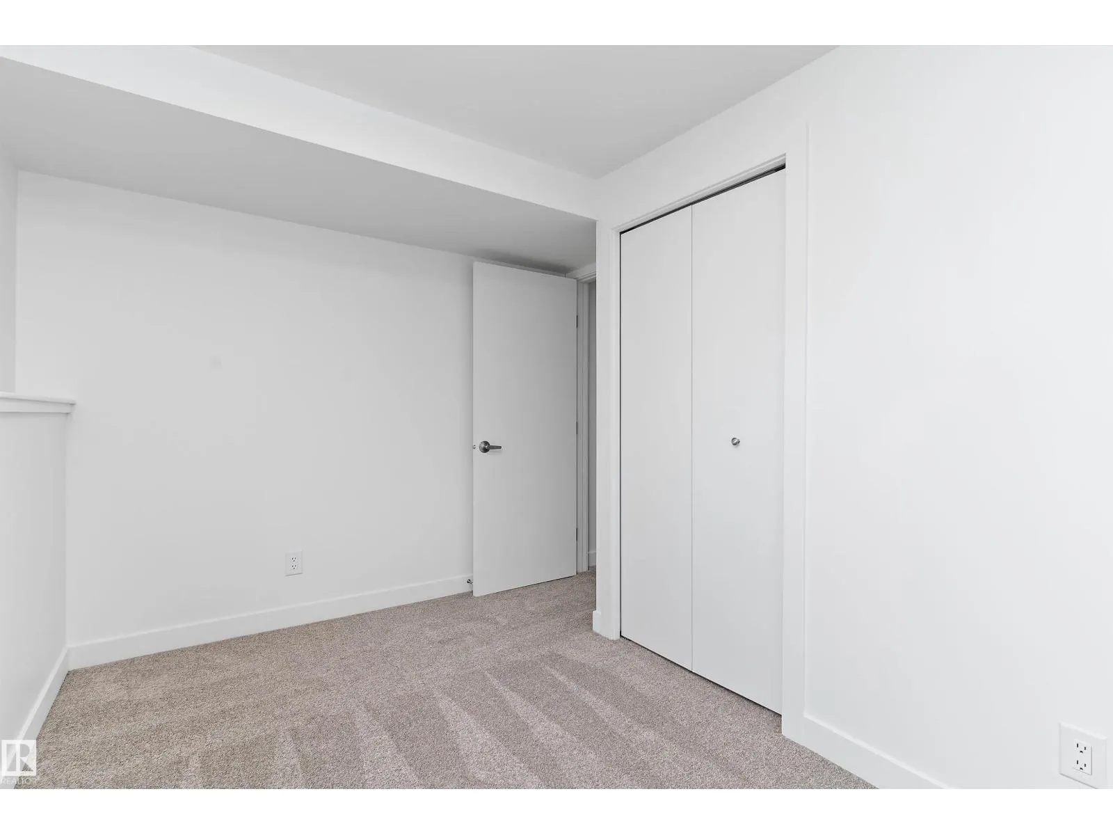 3816 41 AV NW