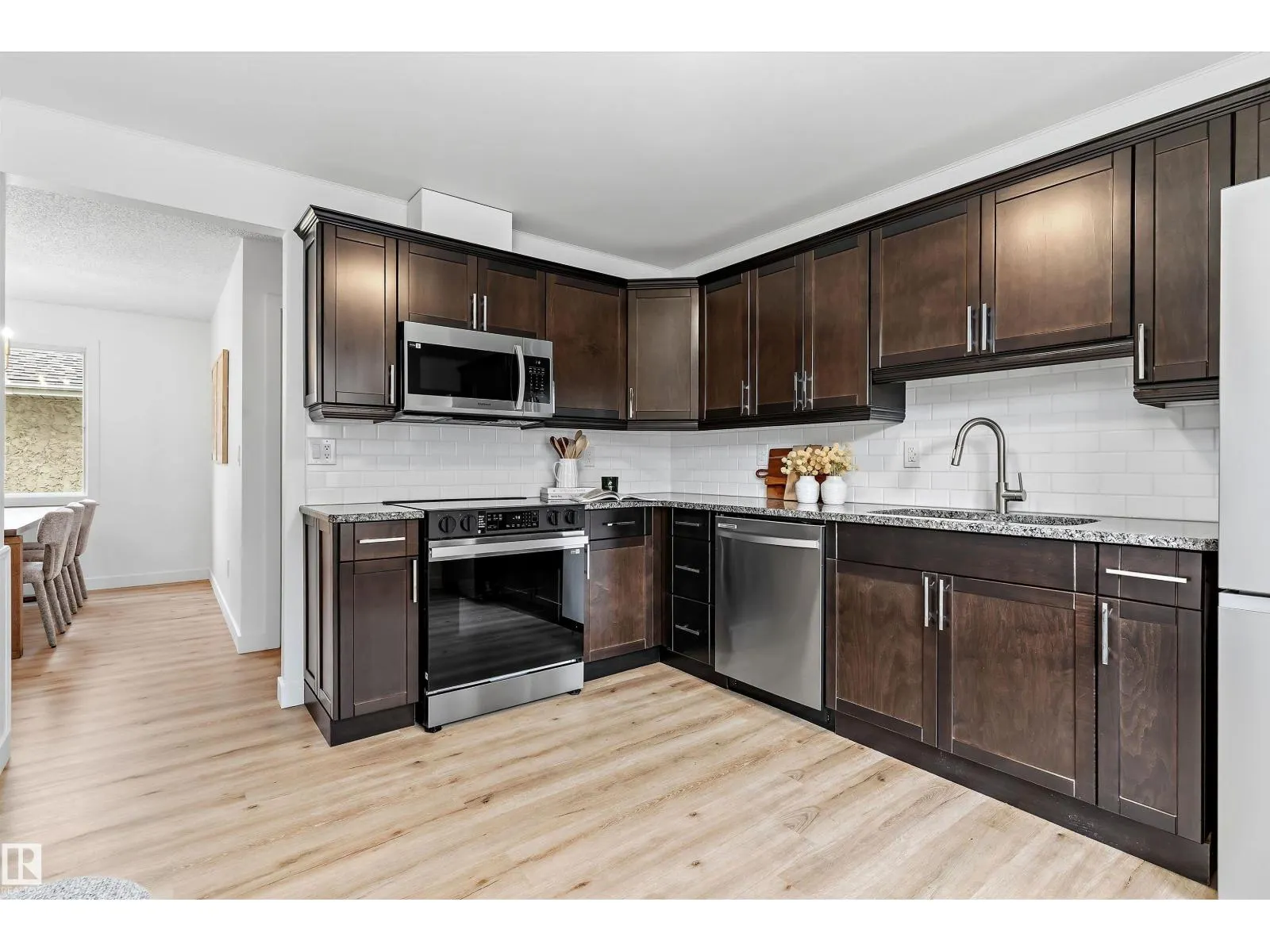 3816 41 AV NW