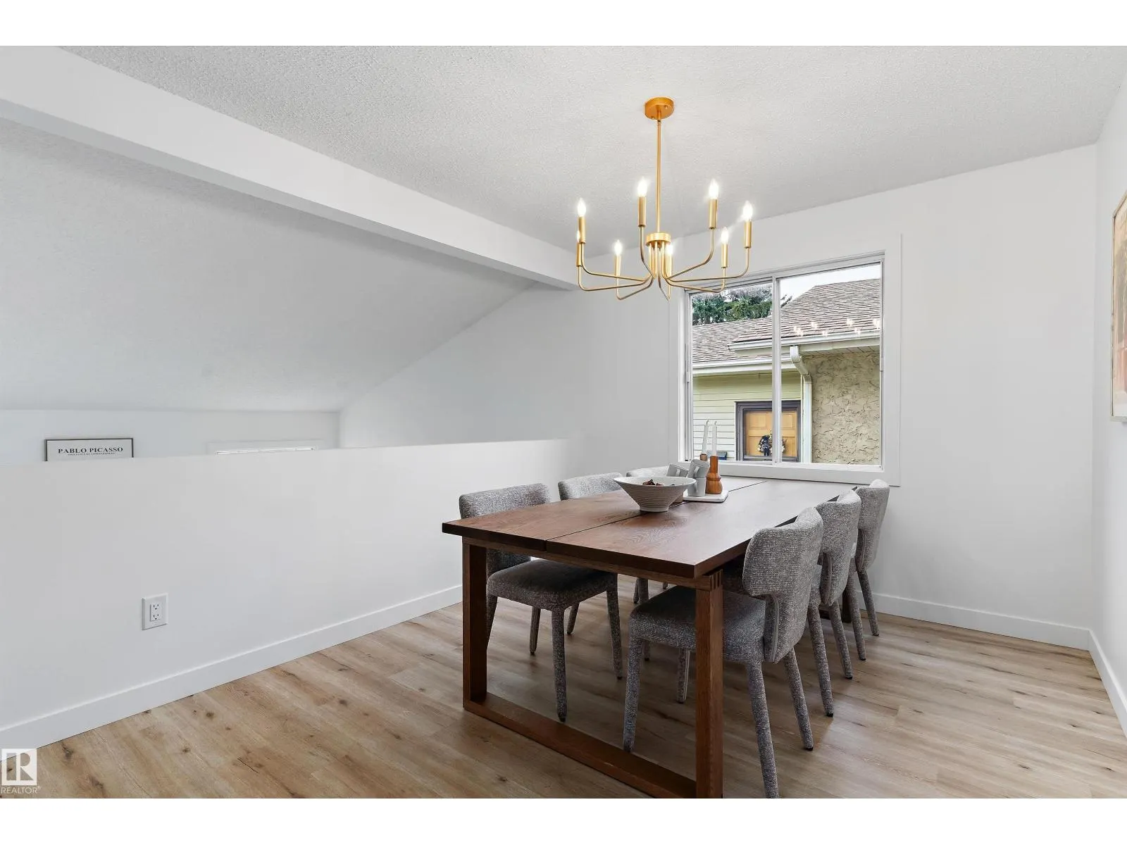 3816 41 AV NW