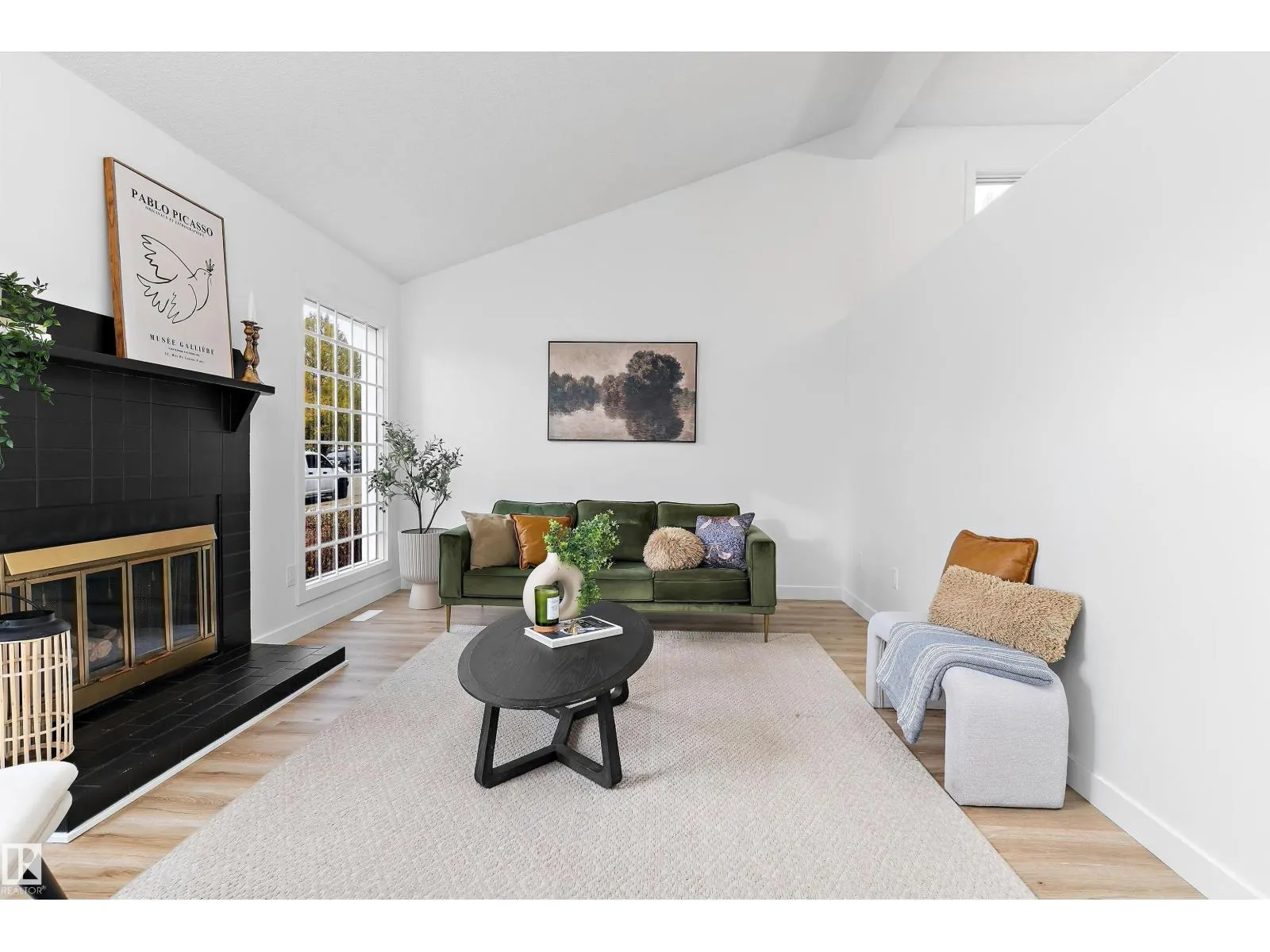 3816 41 AV NW