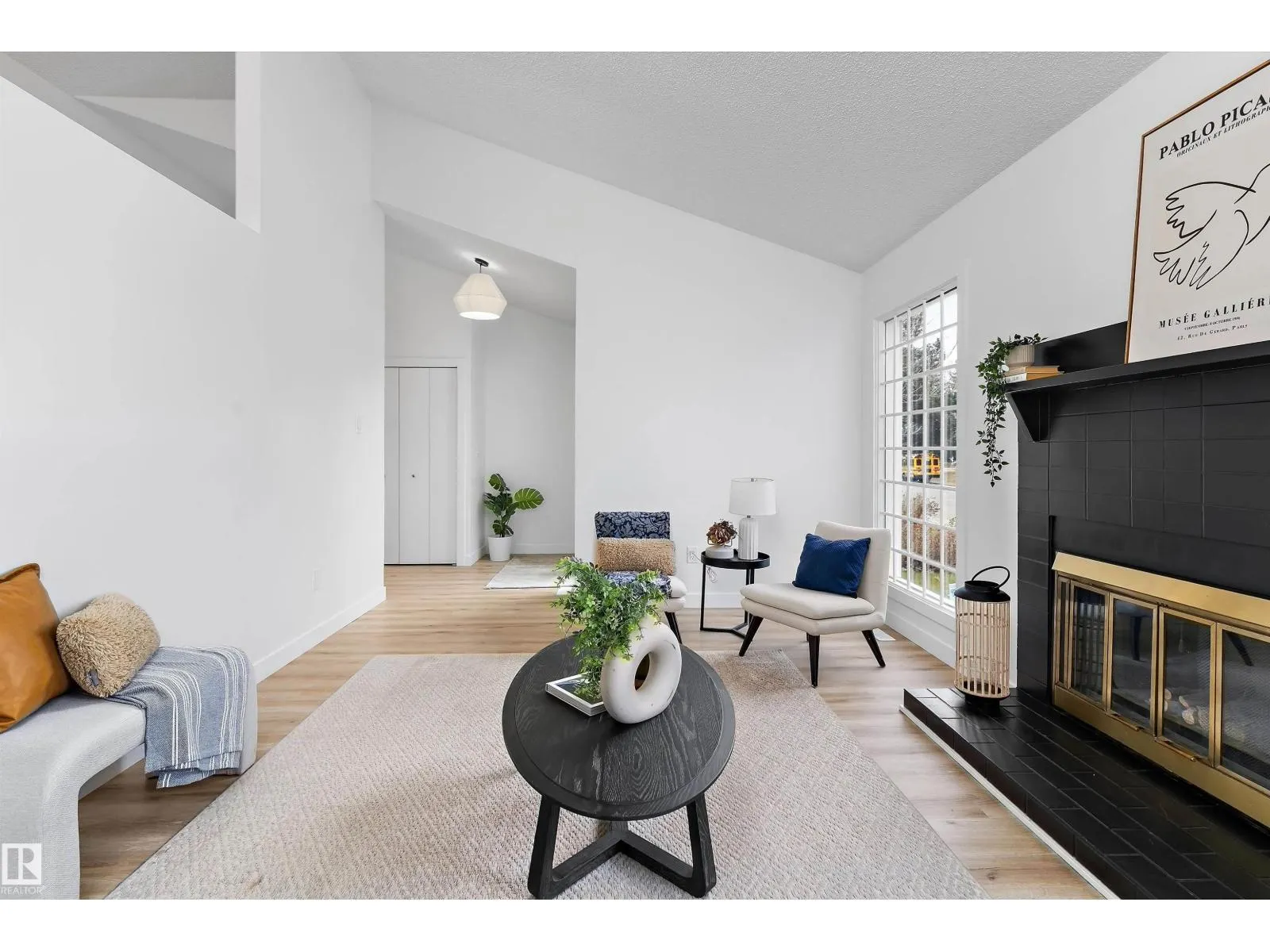 3816 41 AV NW