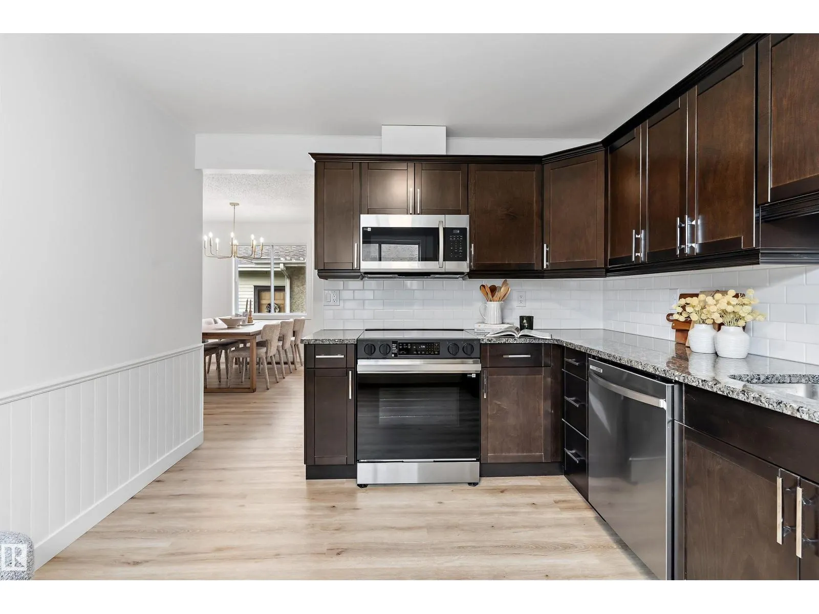 3816 41 AV NW