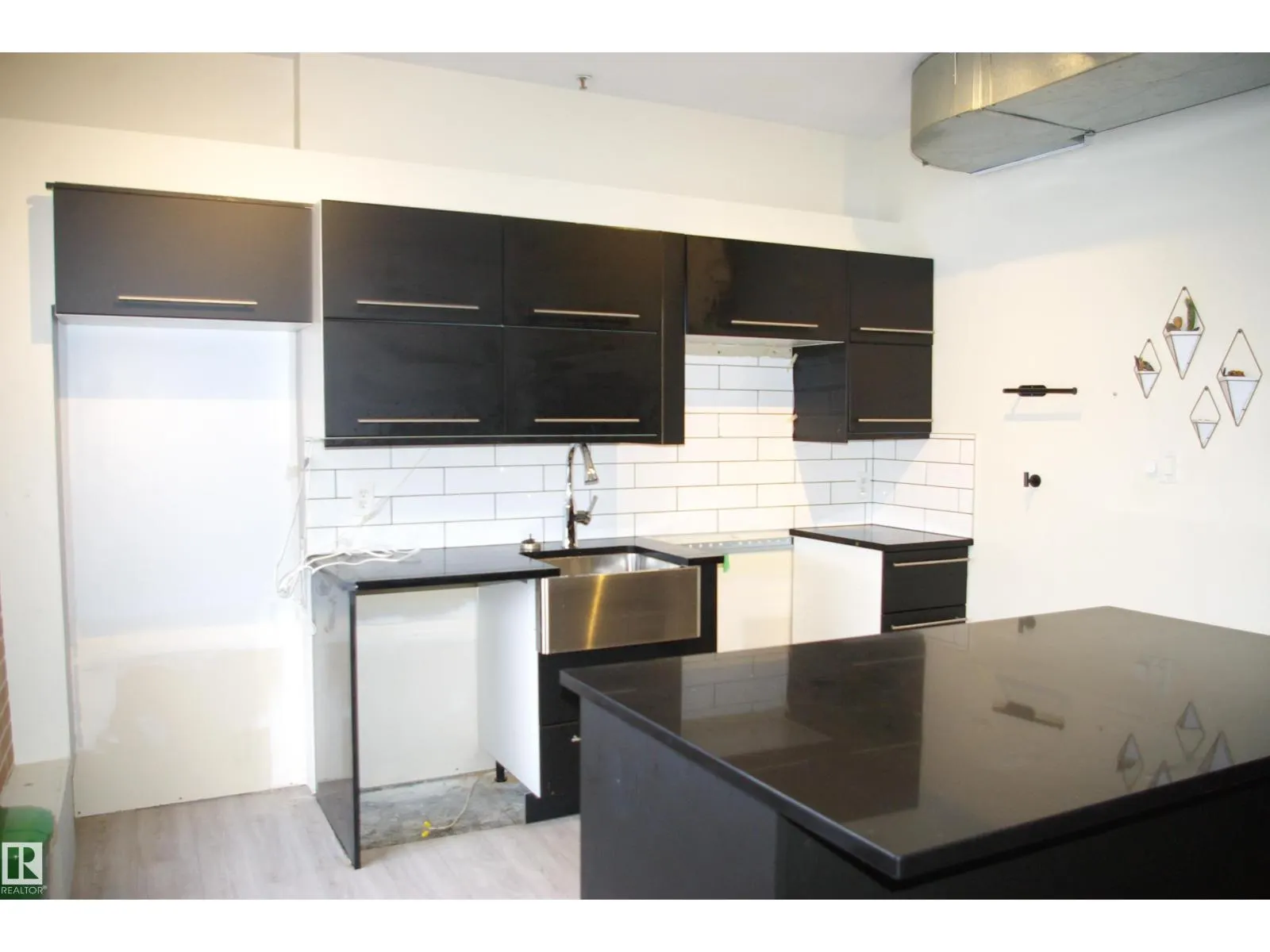 #502 10105 109 ST NW
