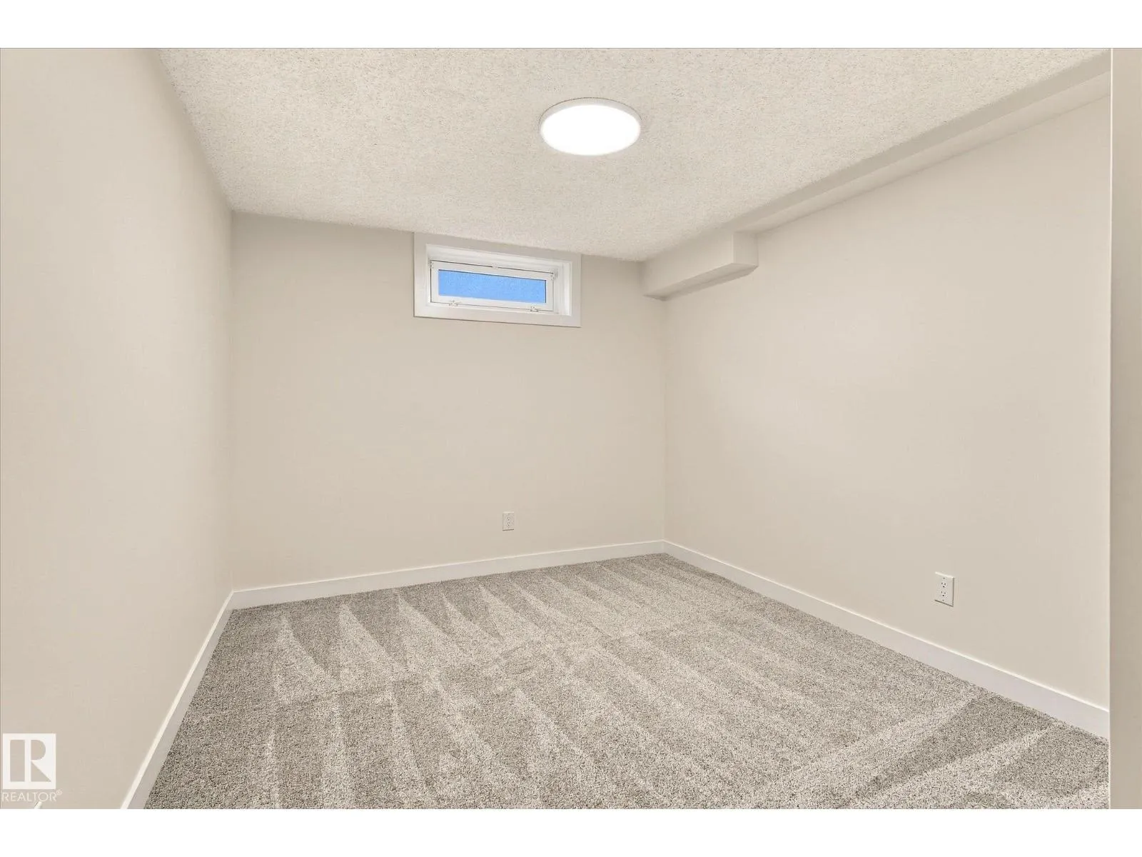 26 EAGLE DR