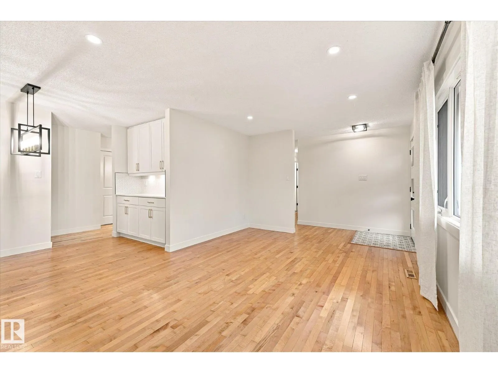 26 EAGLE DR