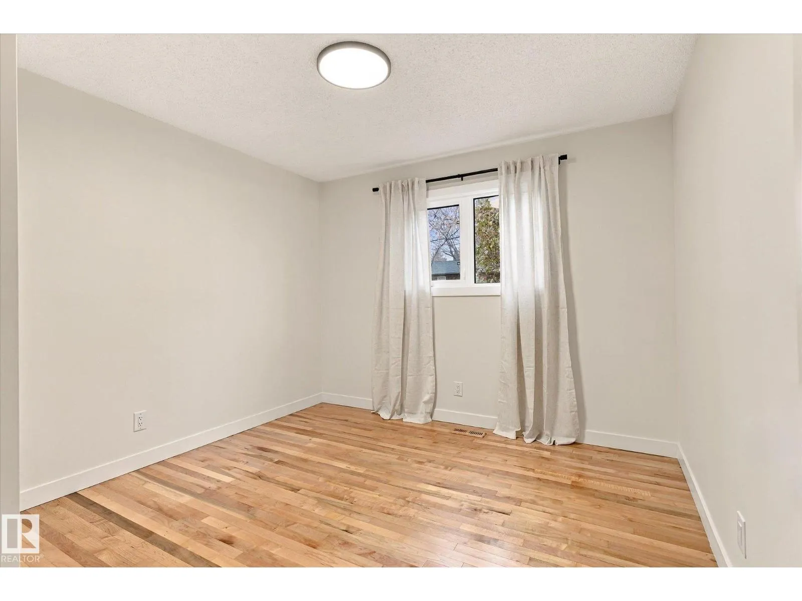 26 EAGLE DR
