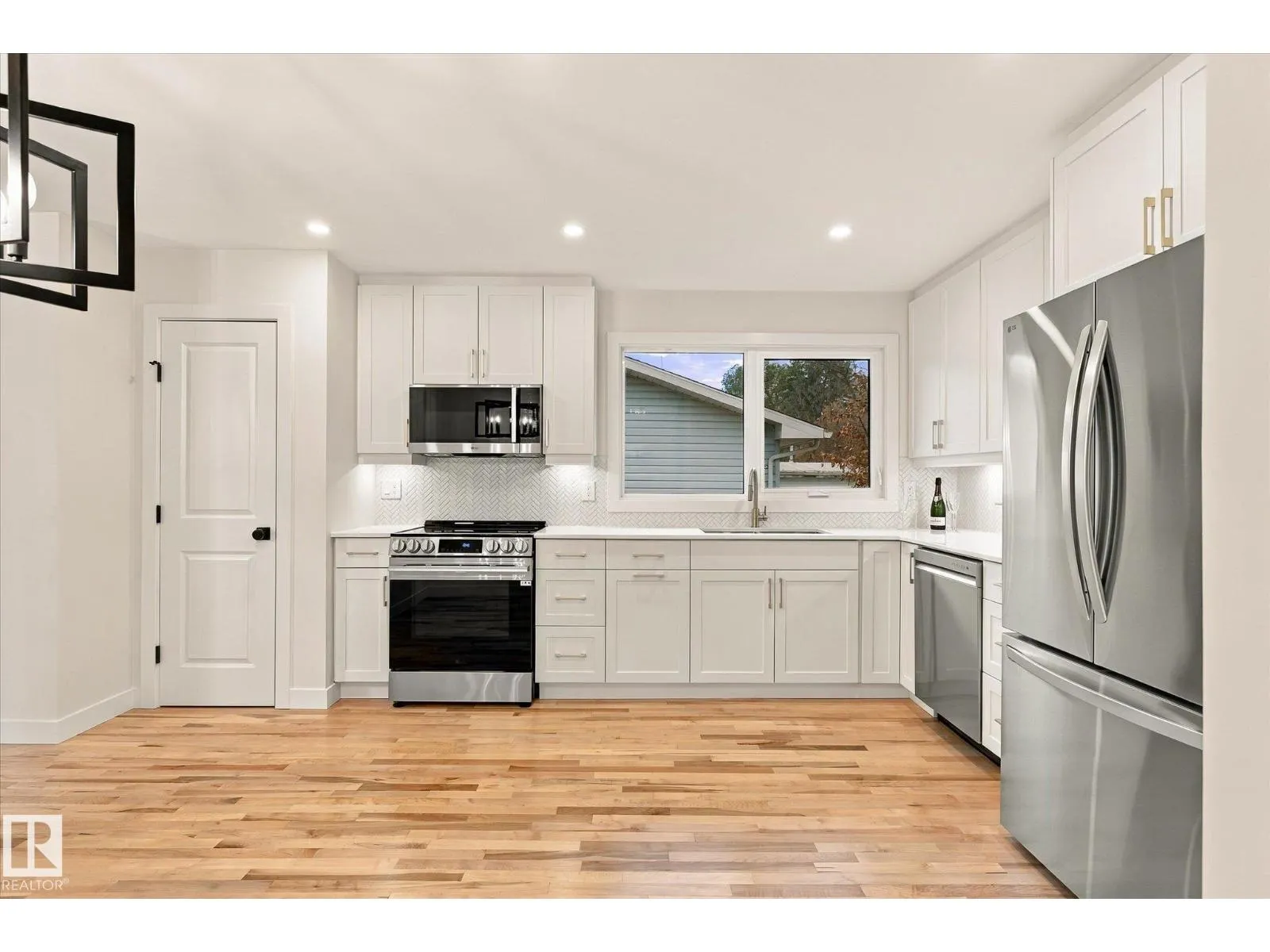 26 EAGLE DR