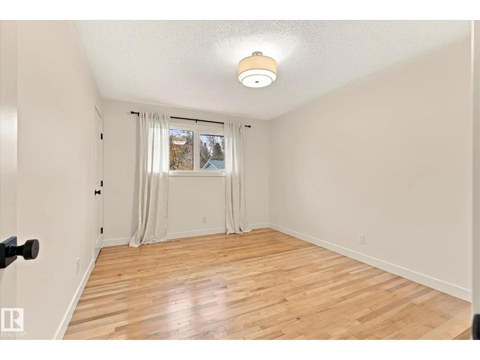 26 EAGLE DR