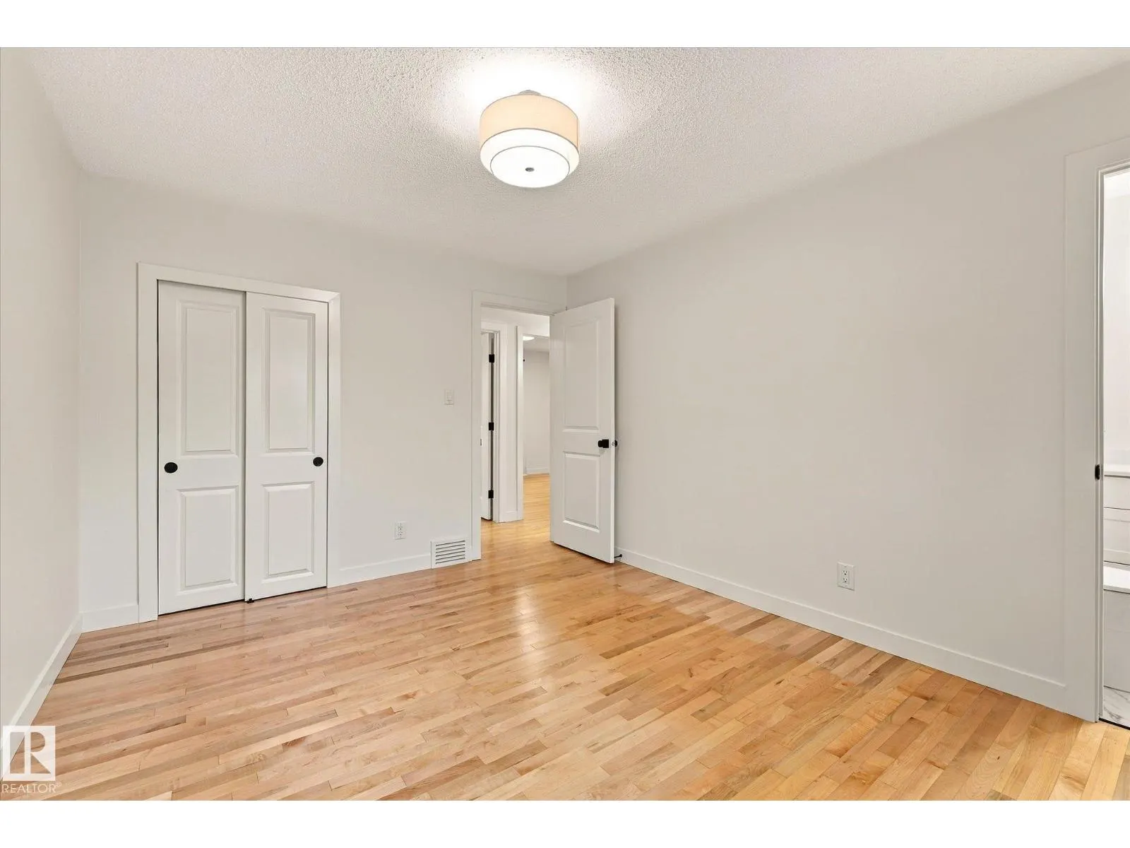 26 EAGLE DR