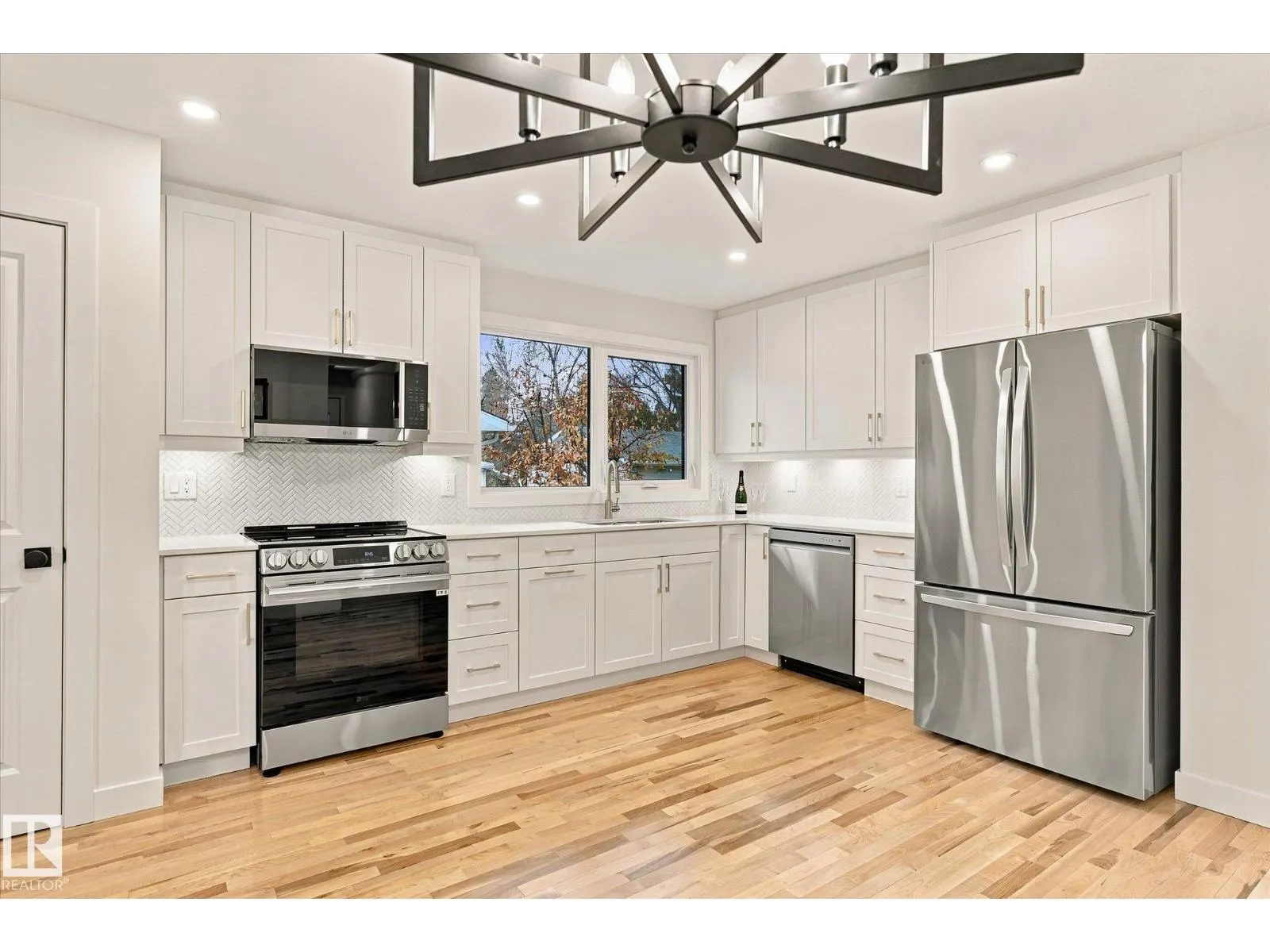 26 EAGLE DR
