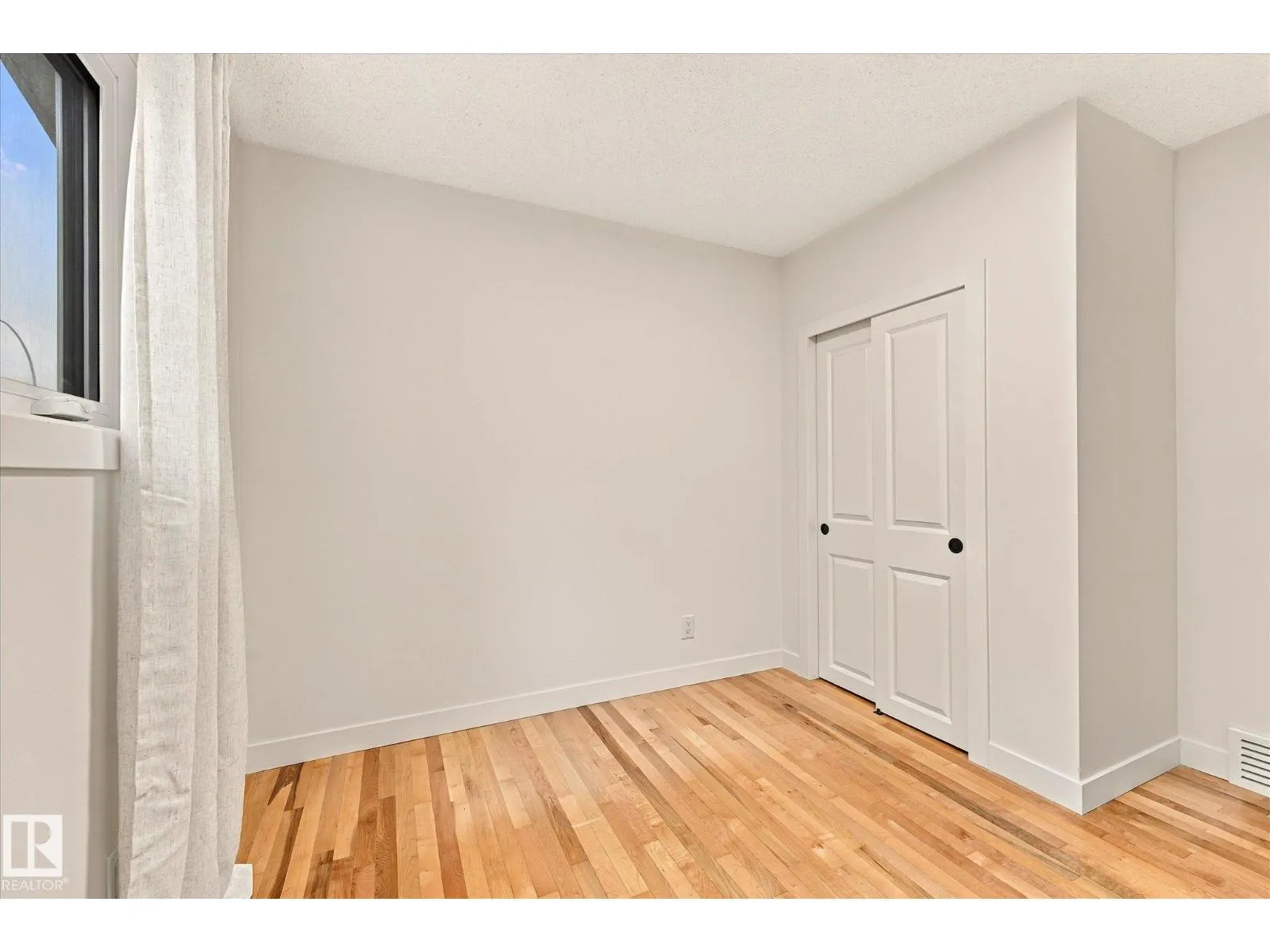 26 EAGLE DR