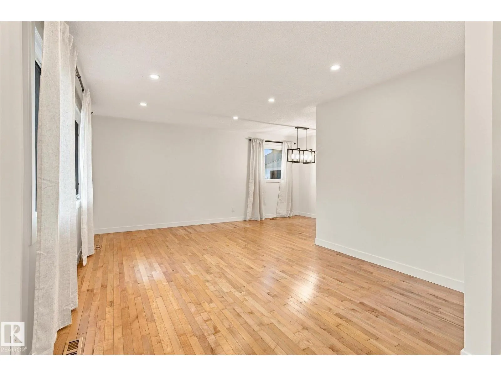 26 EAGLE DR