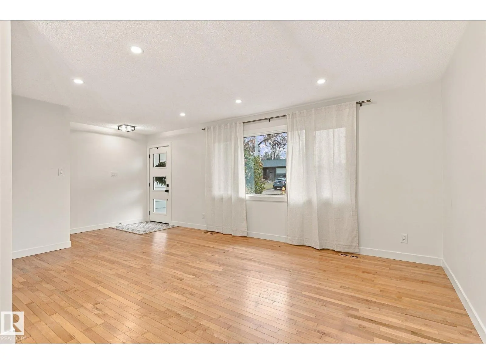 26 EAGLE DR