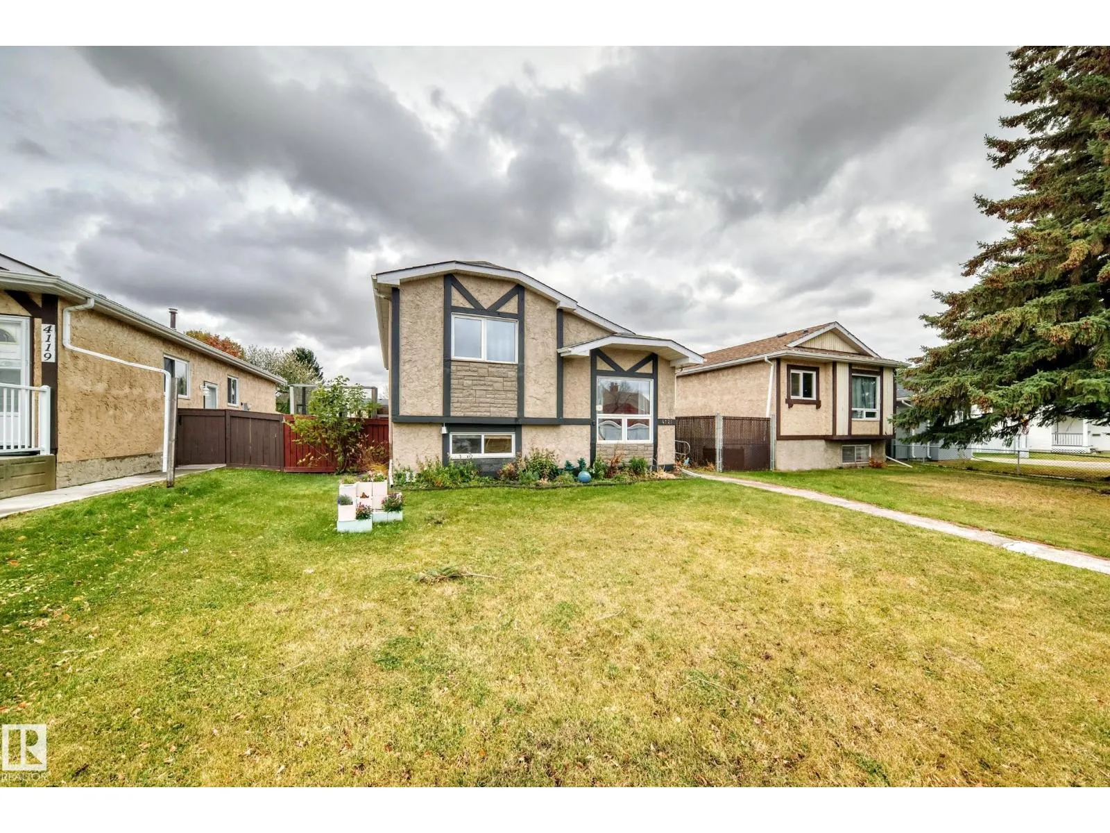 4121 41 AV NW