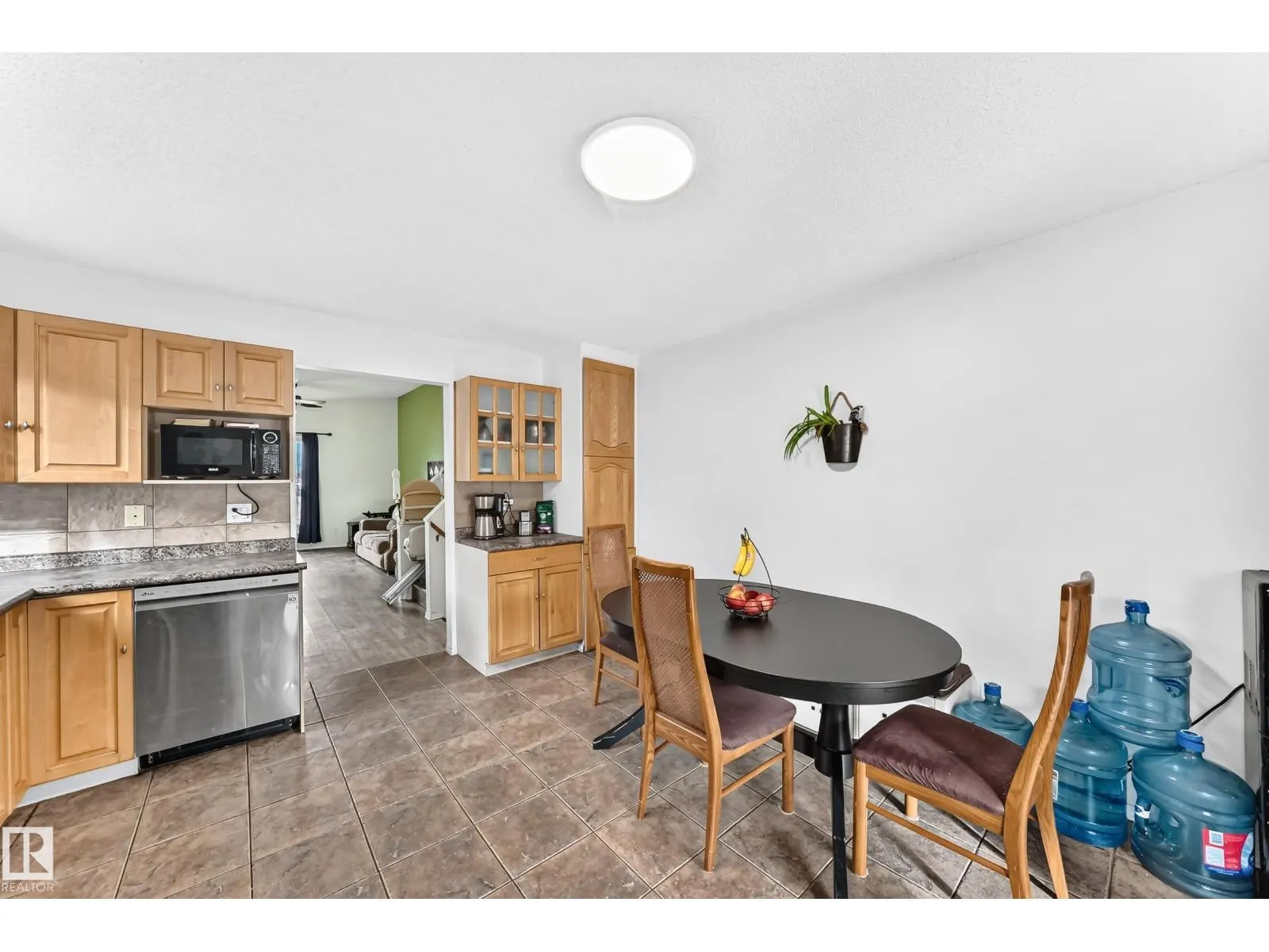 4121 41 AV NW