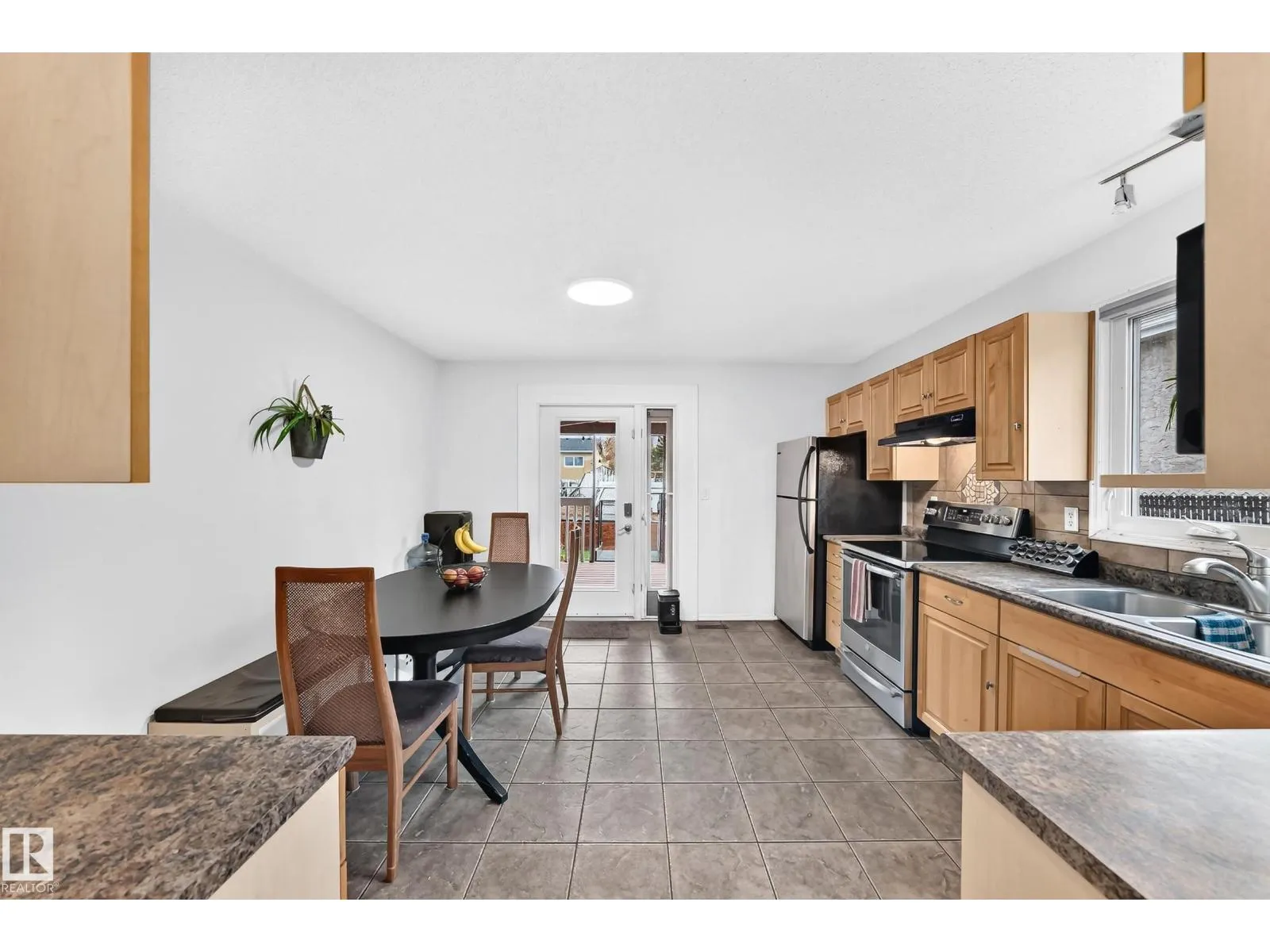 4121 41 AV NW