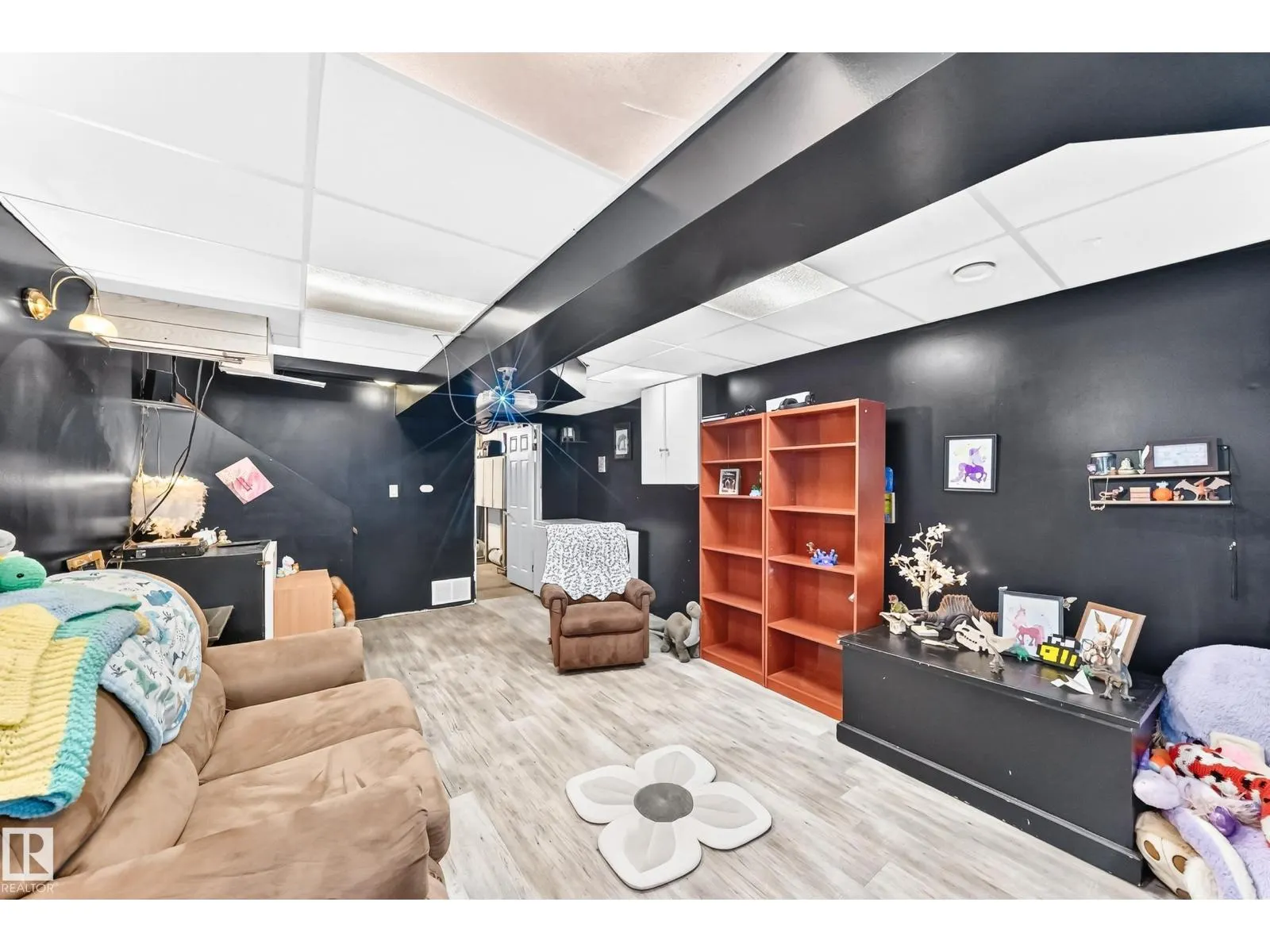 4121 41 AV NW