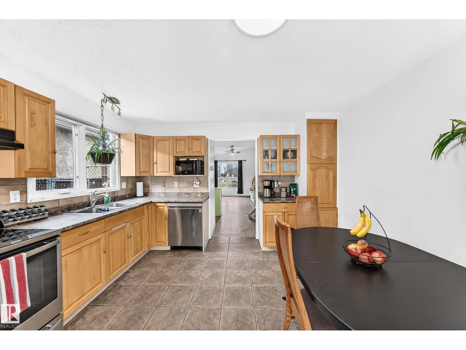 4121 41 AV NW