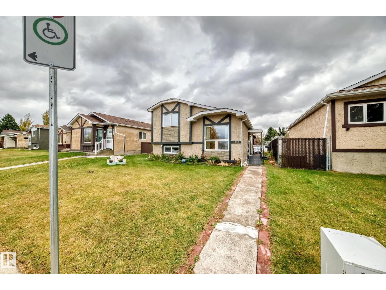 4121 41 AV NW