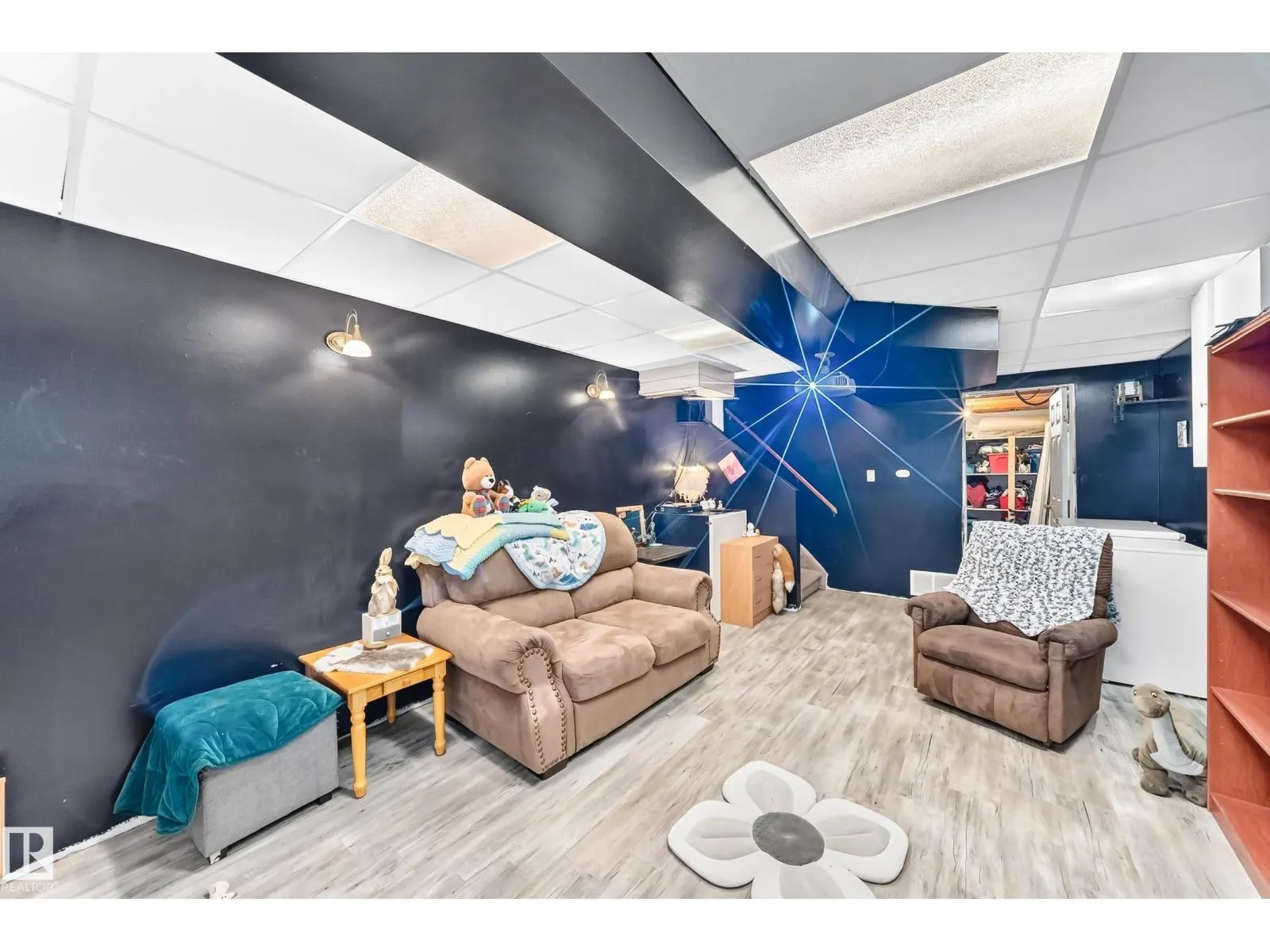 4121 41 AV NW