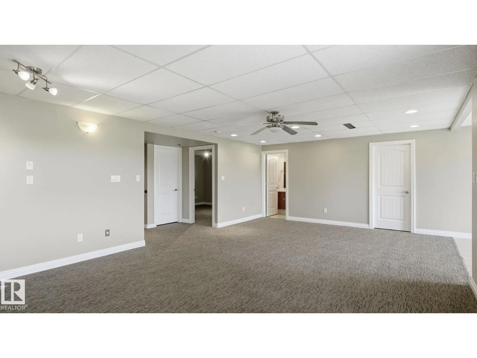 6116 53 AV