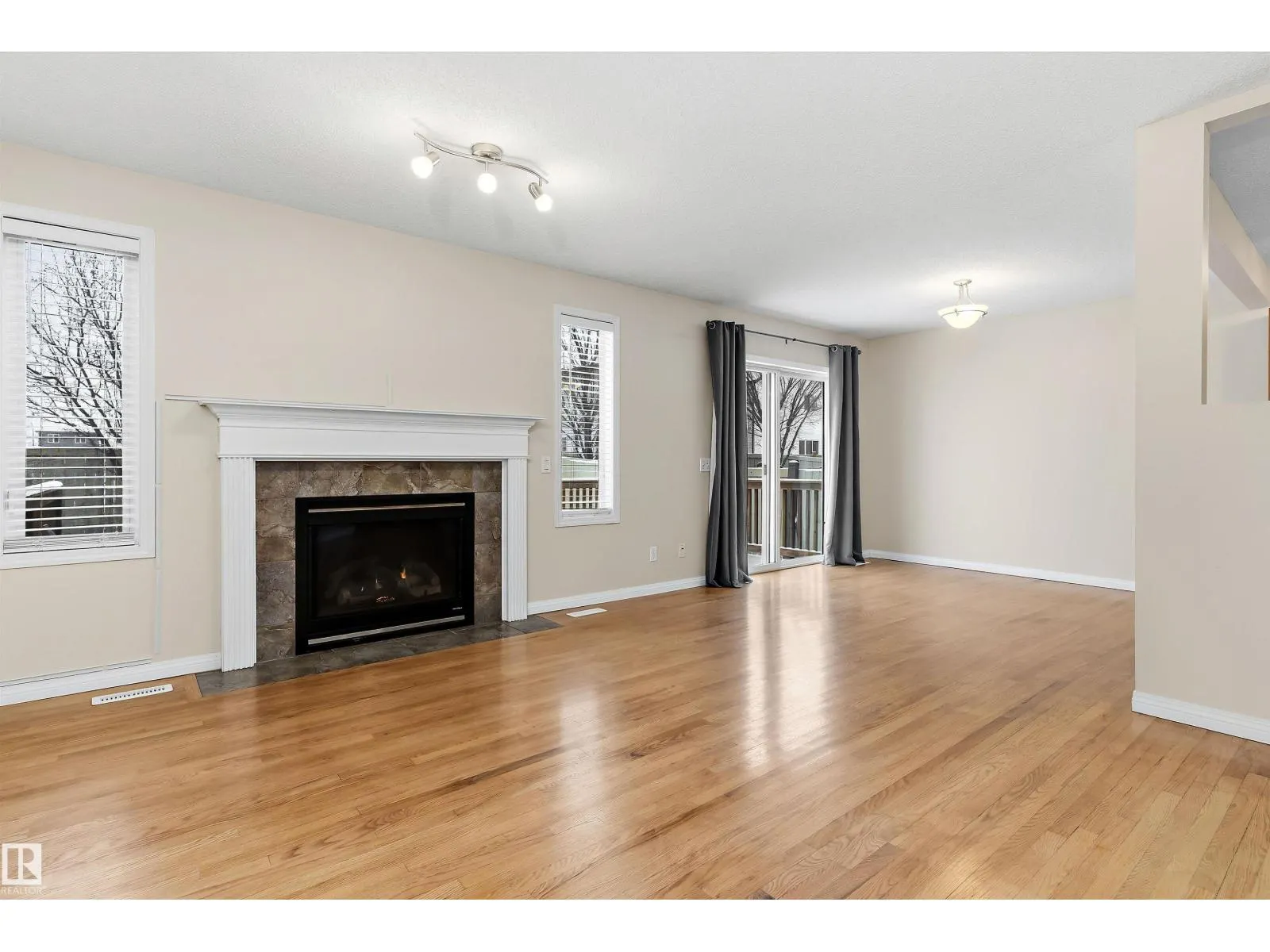 28 LEYLAND WY
