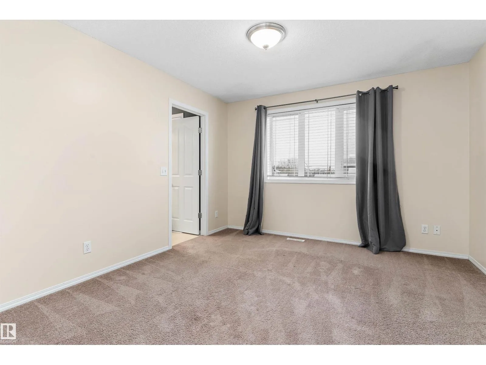 28 LEYLAND WY
