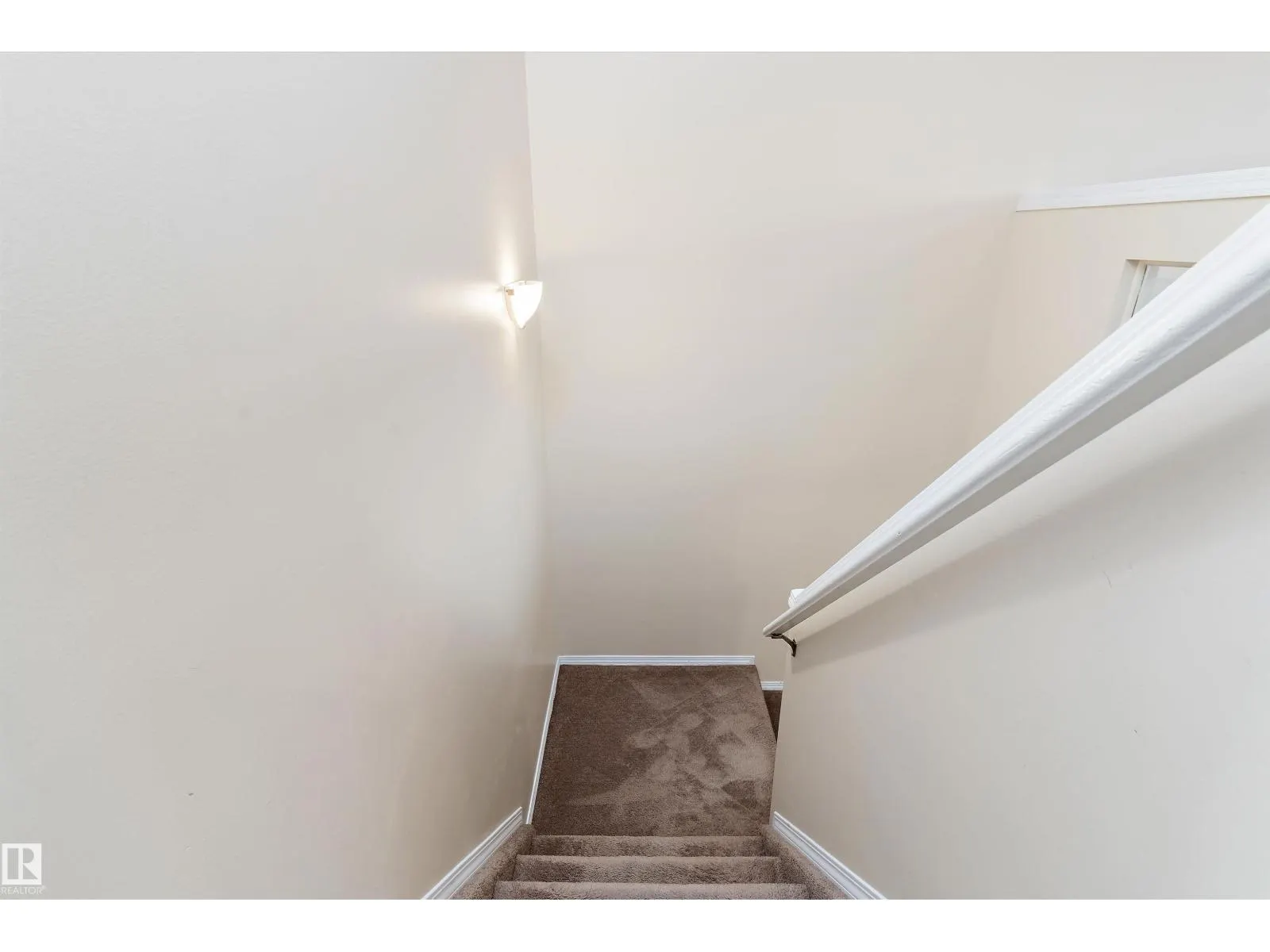 28 LEYLAND WY