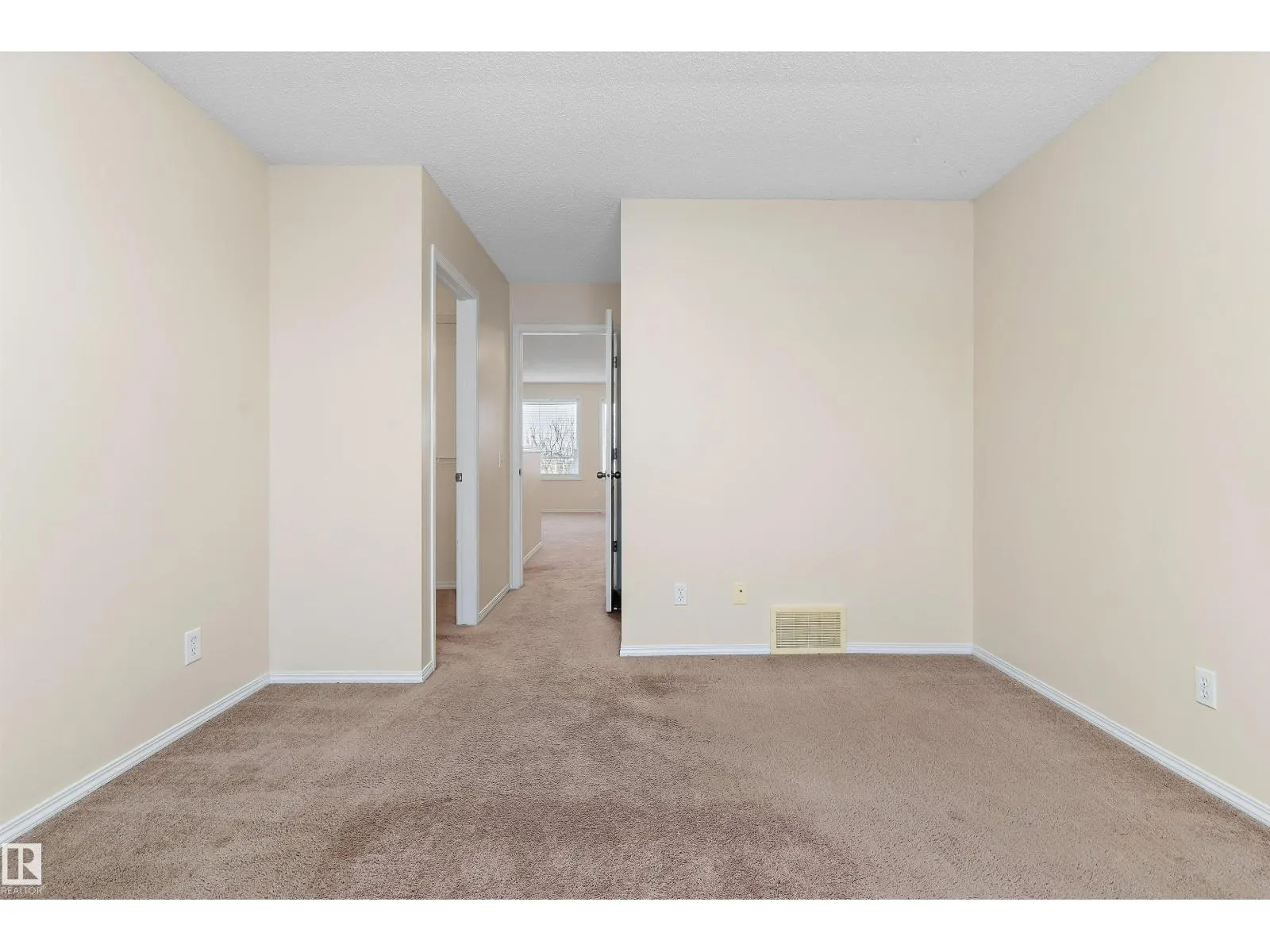 28 LEYLAND WY