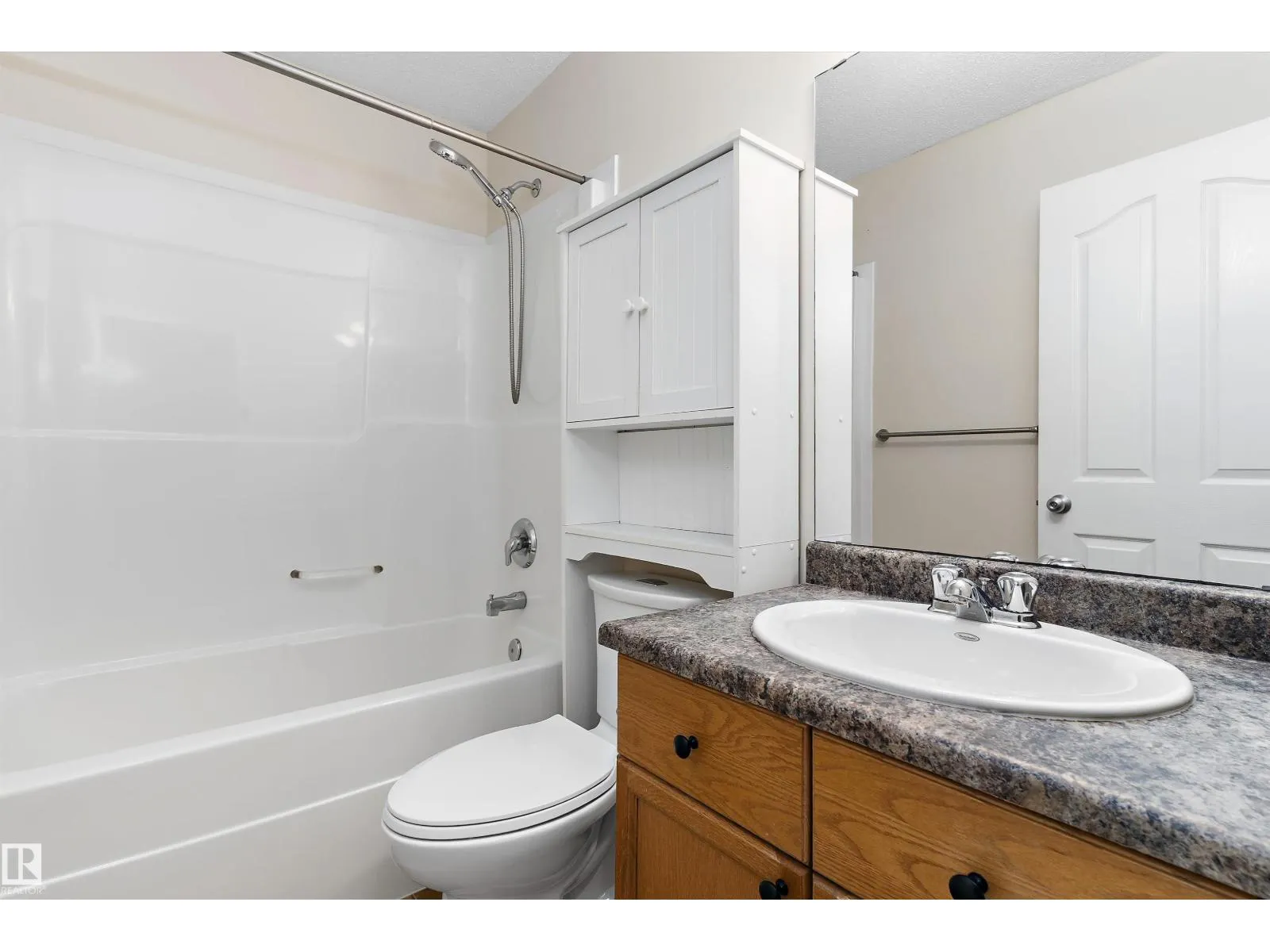 28 LEYLAND WY