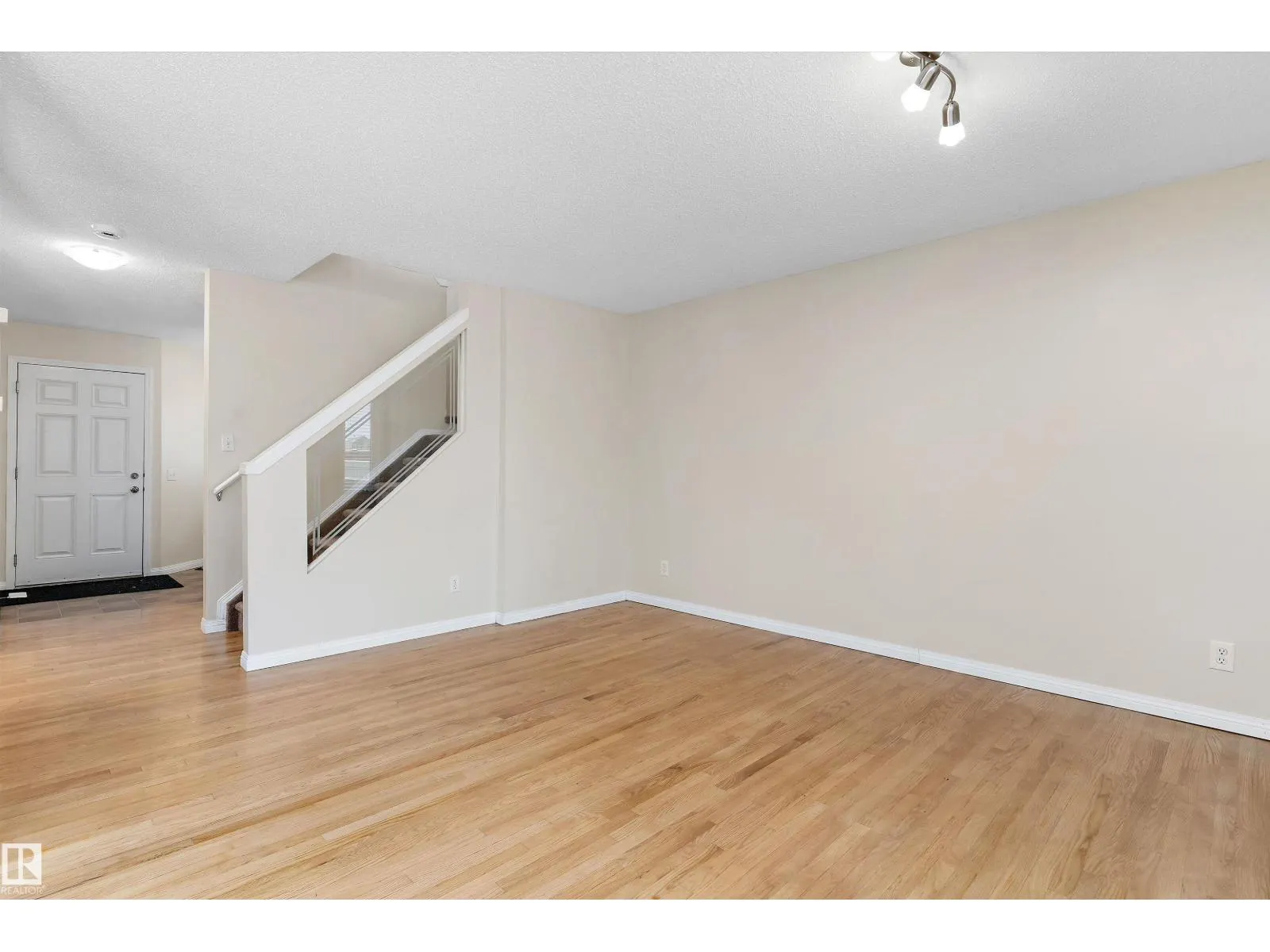 28 LEYLAND WY