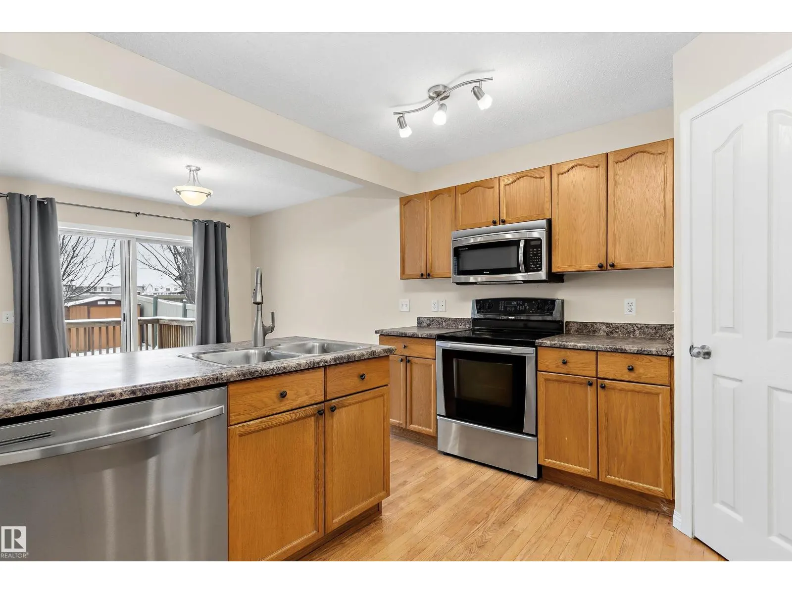 28 LEYLAND WY