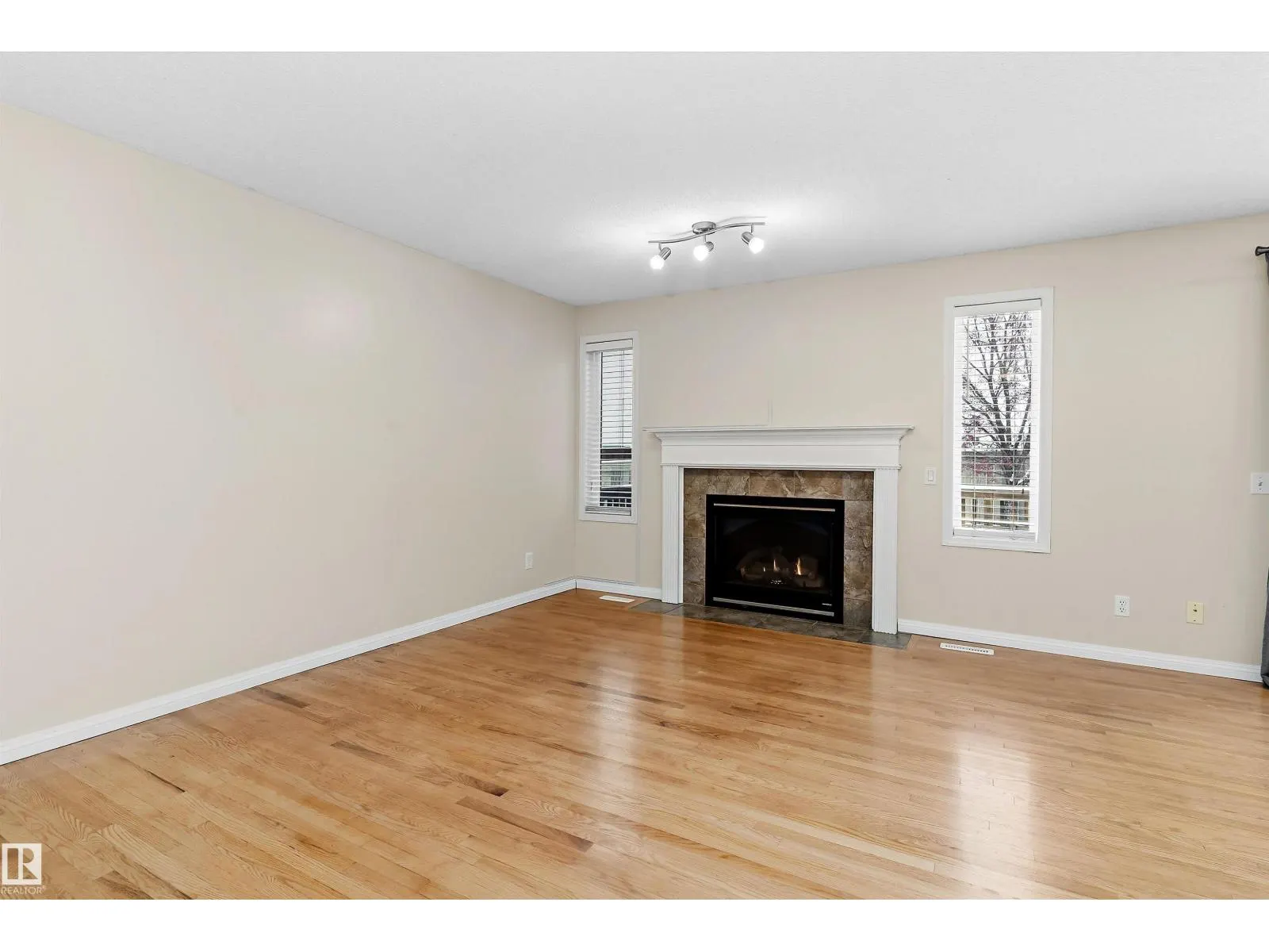 28 LEYLAND WY