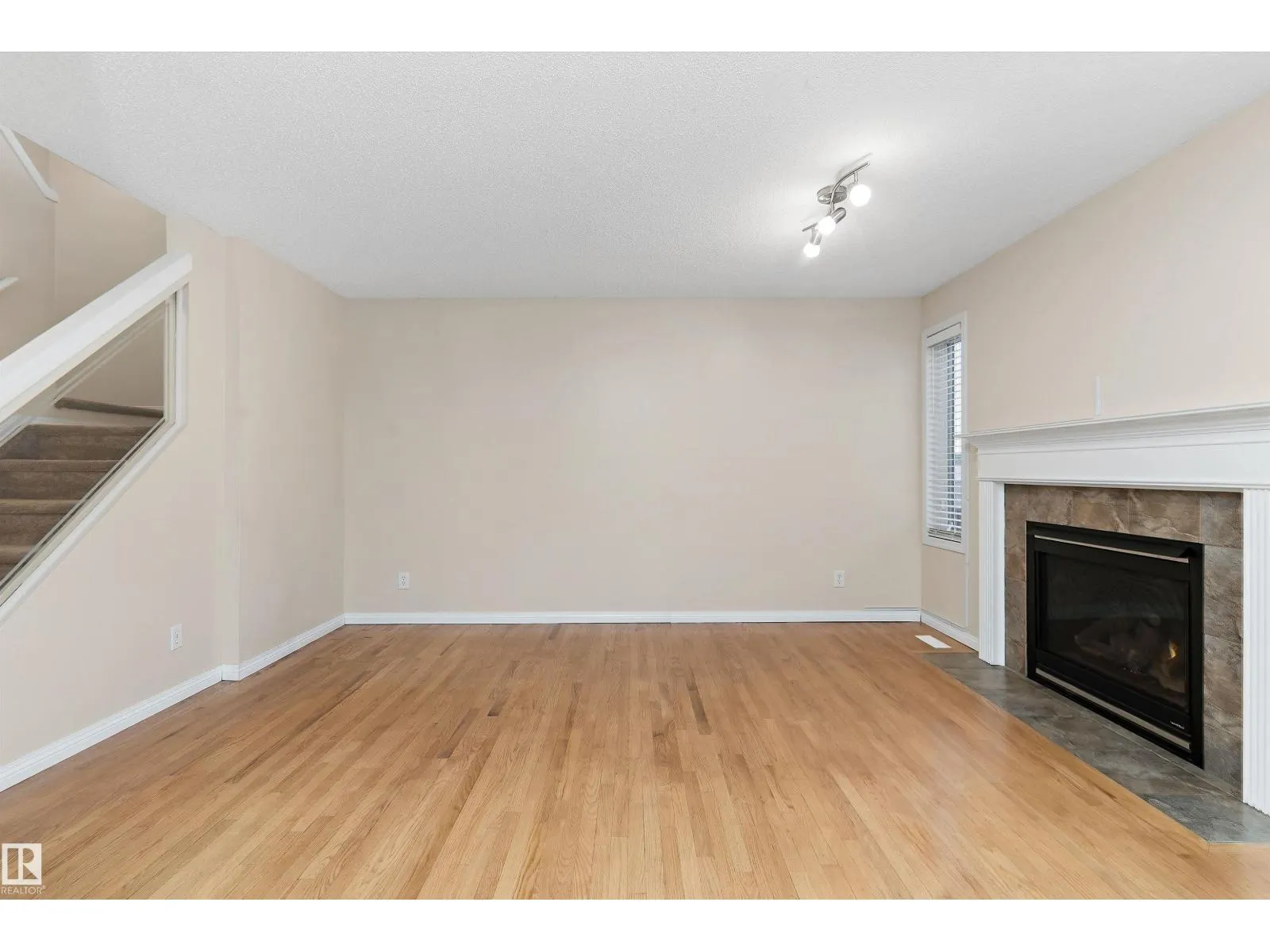 28 LEYLAND WY
