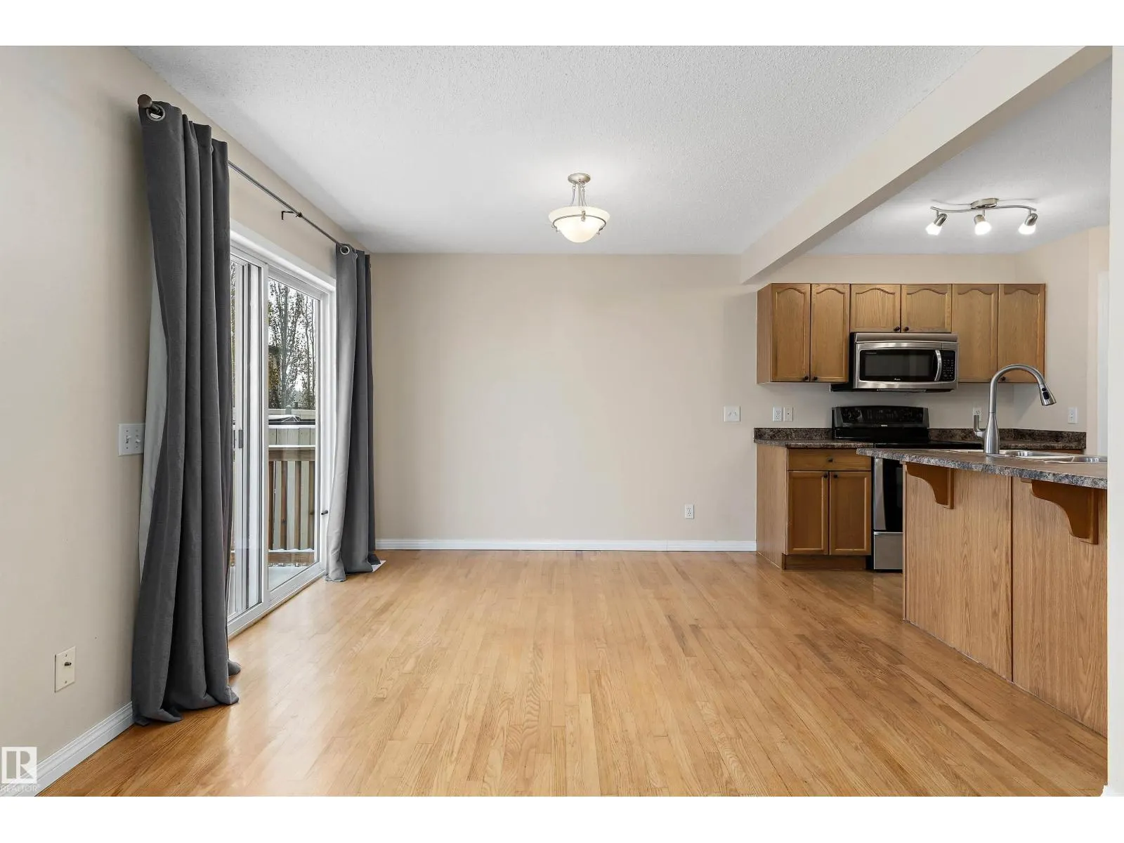 28 LEYLAND WY