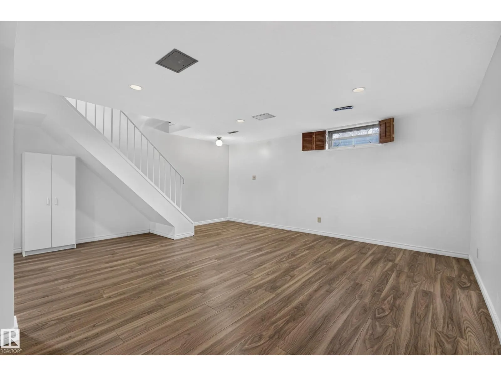 181 TUDOR LN NW