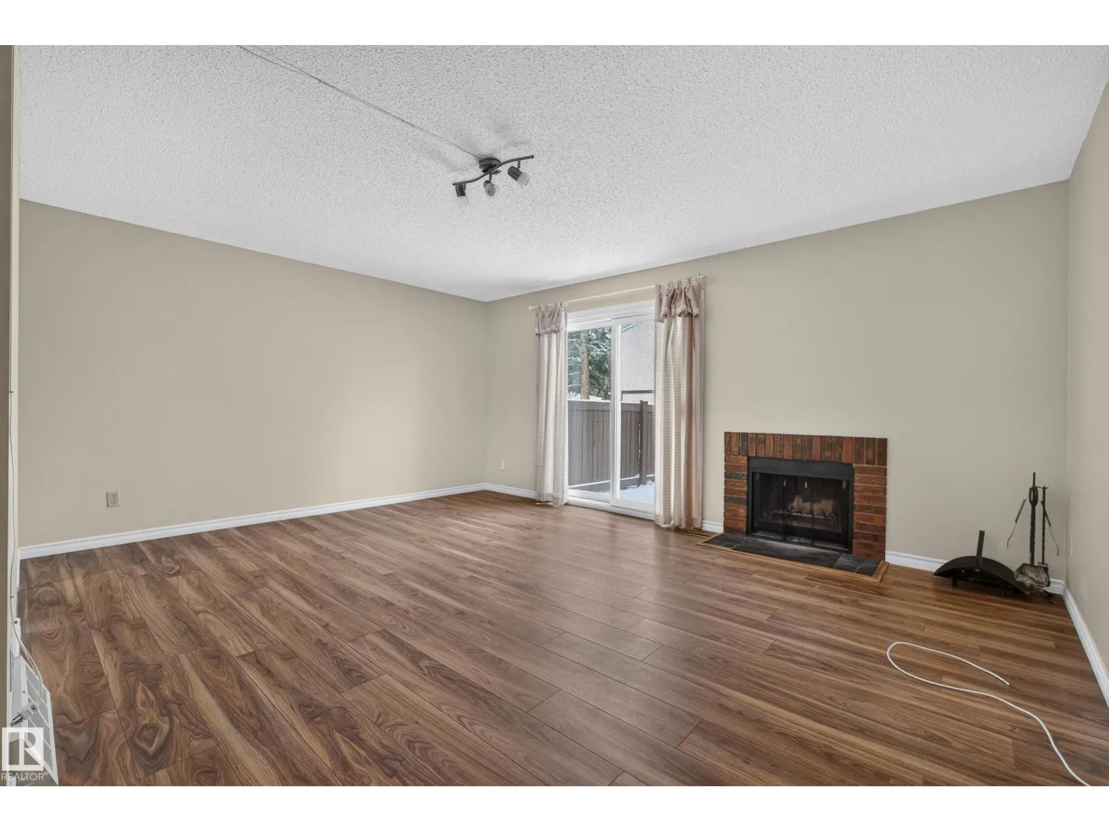 181 TUDOR LN NW