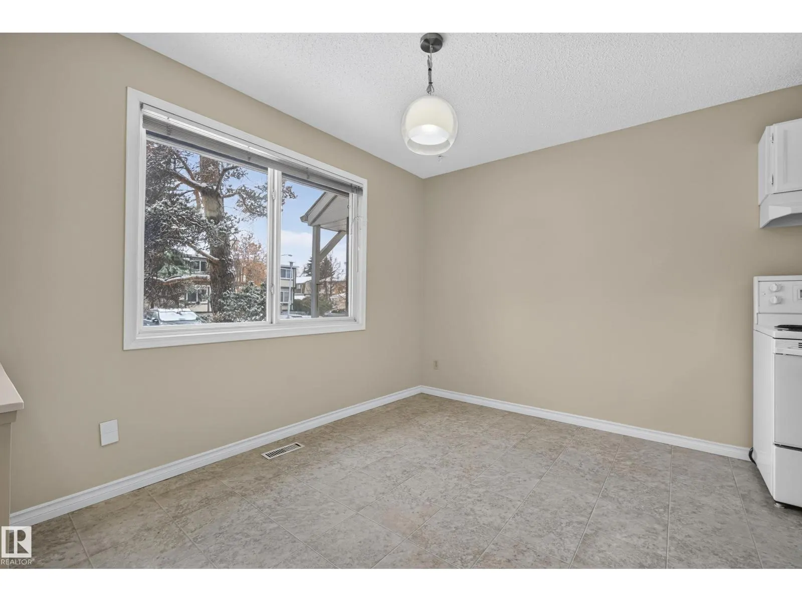 181 TUDOR LN NW