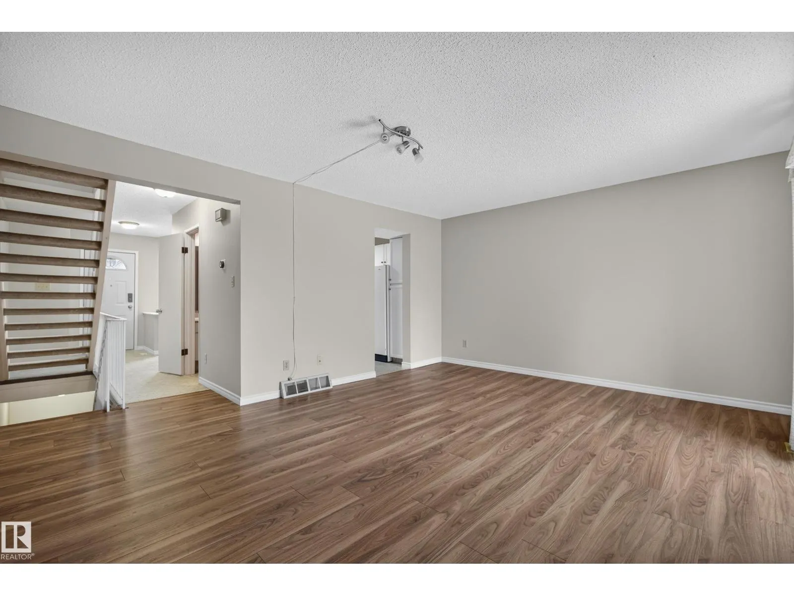 181 TUDOR LN NW