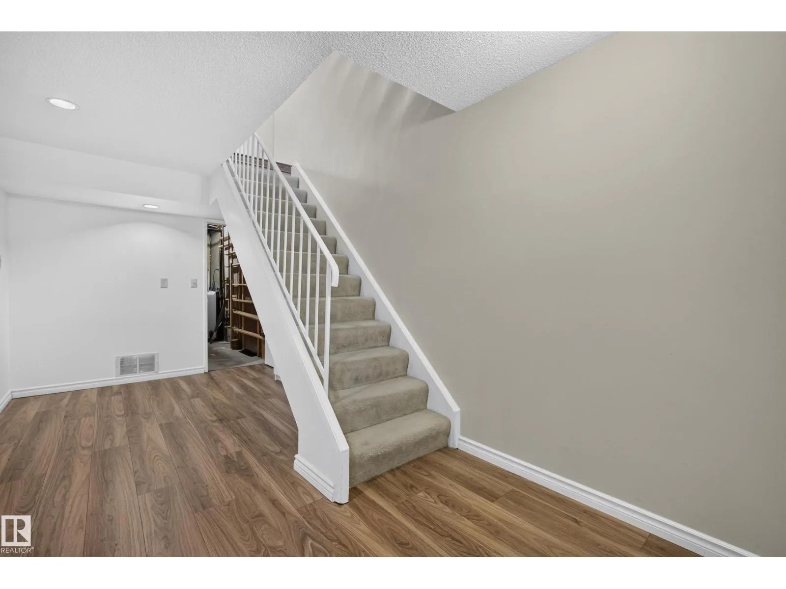 181 TUDOR LN NW