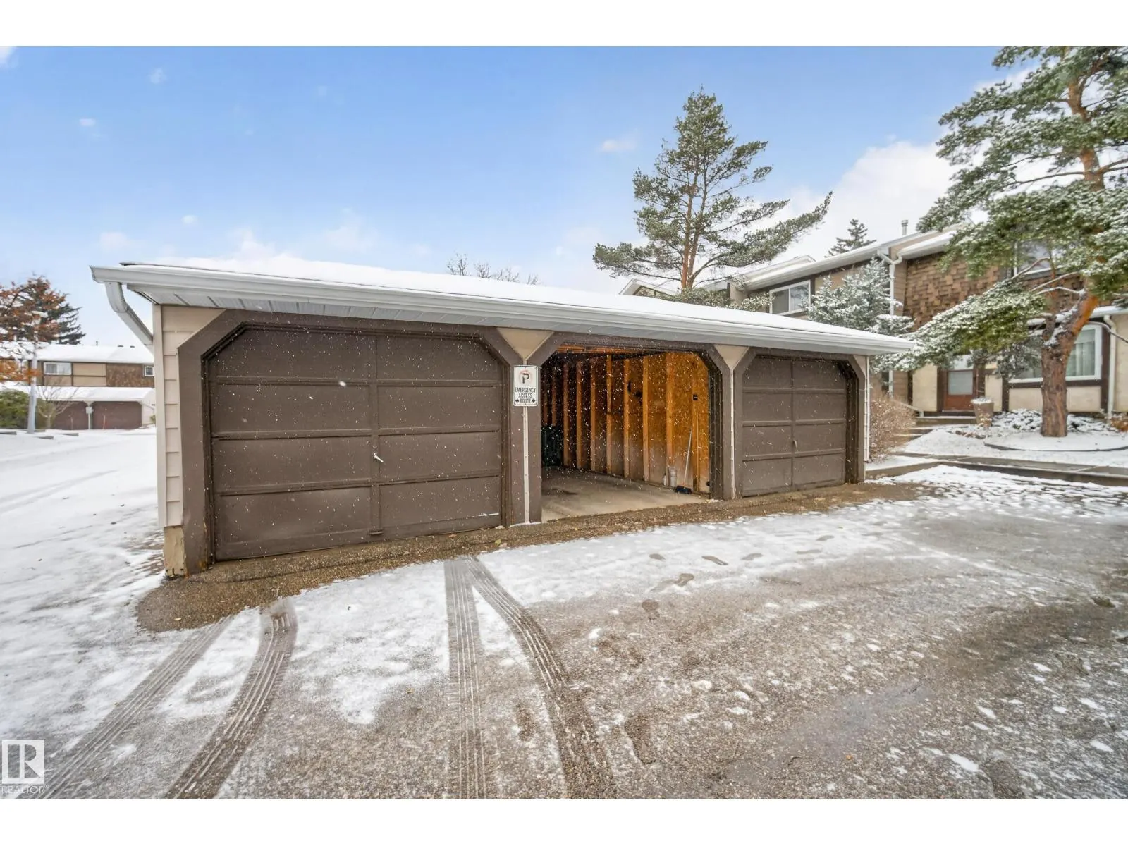 181 TUDOR LN NW