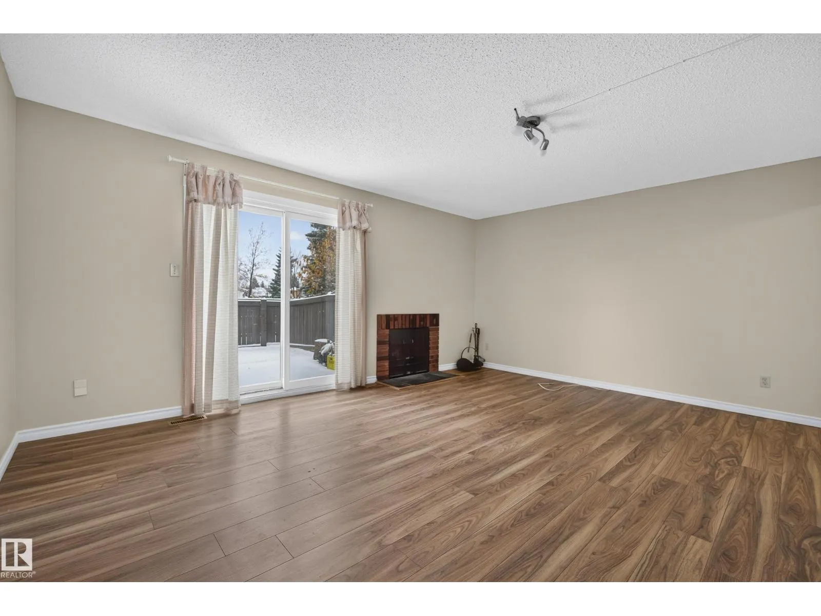 181 TUDOR LN NW